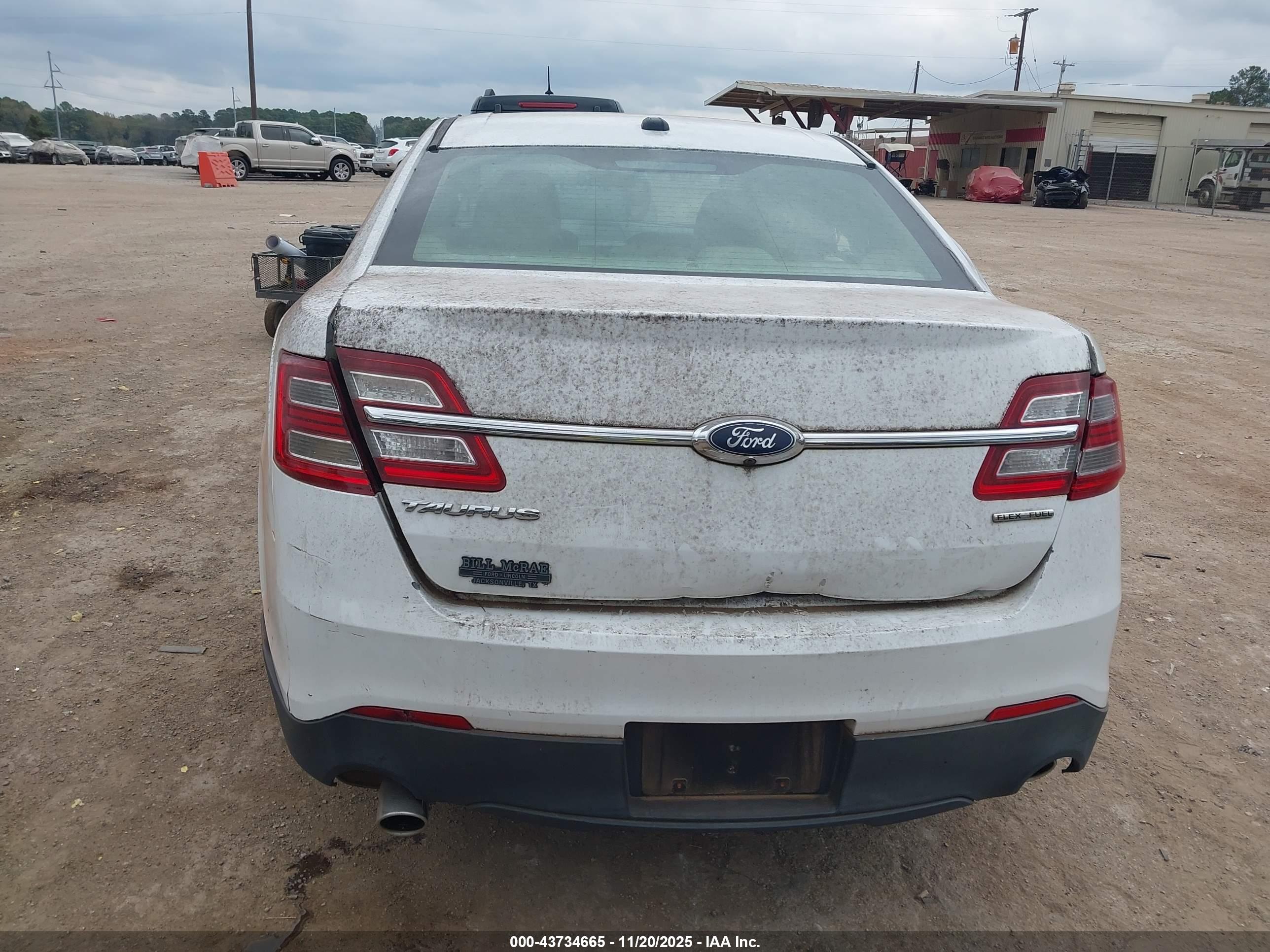 FORD TAURUS image 6