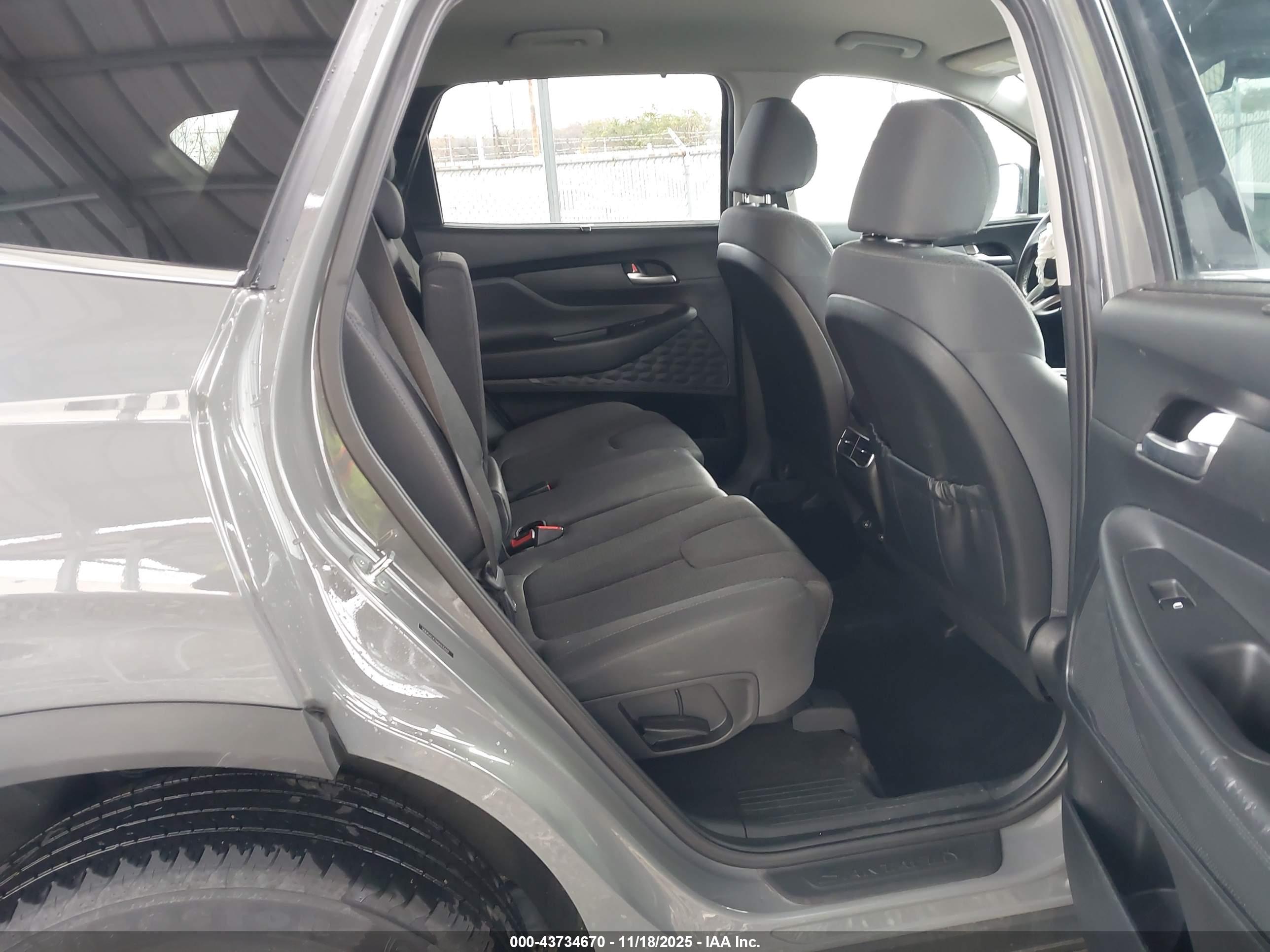 HYUNDAI SANTA image 8