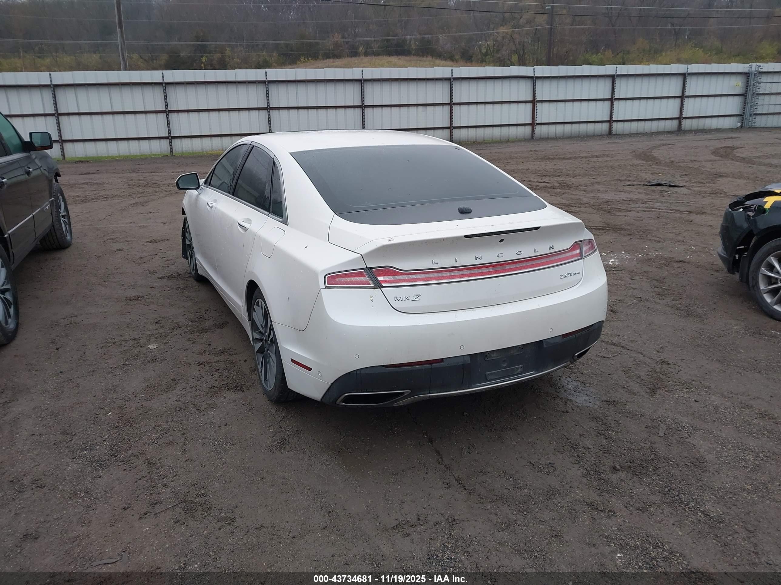 LINCOLN MKZ image 3