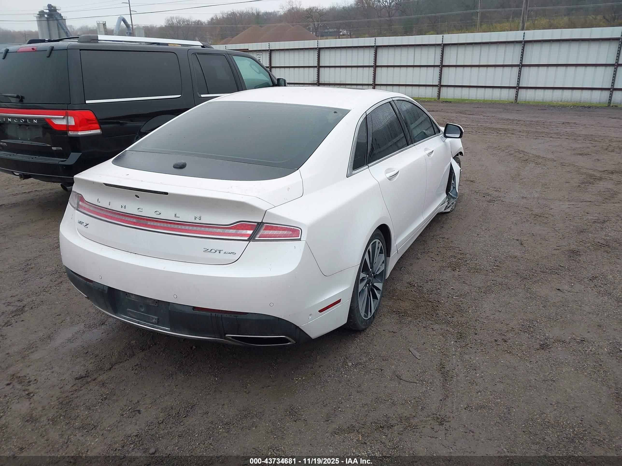 LINCOLN MKZ image 4