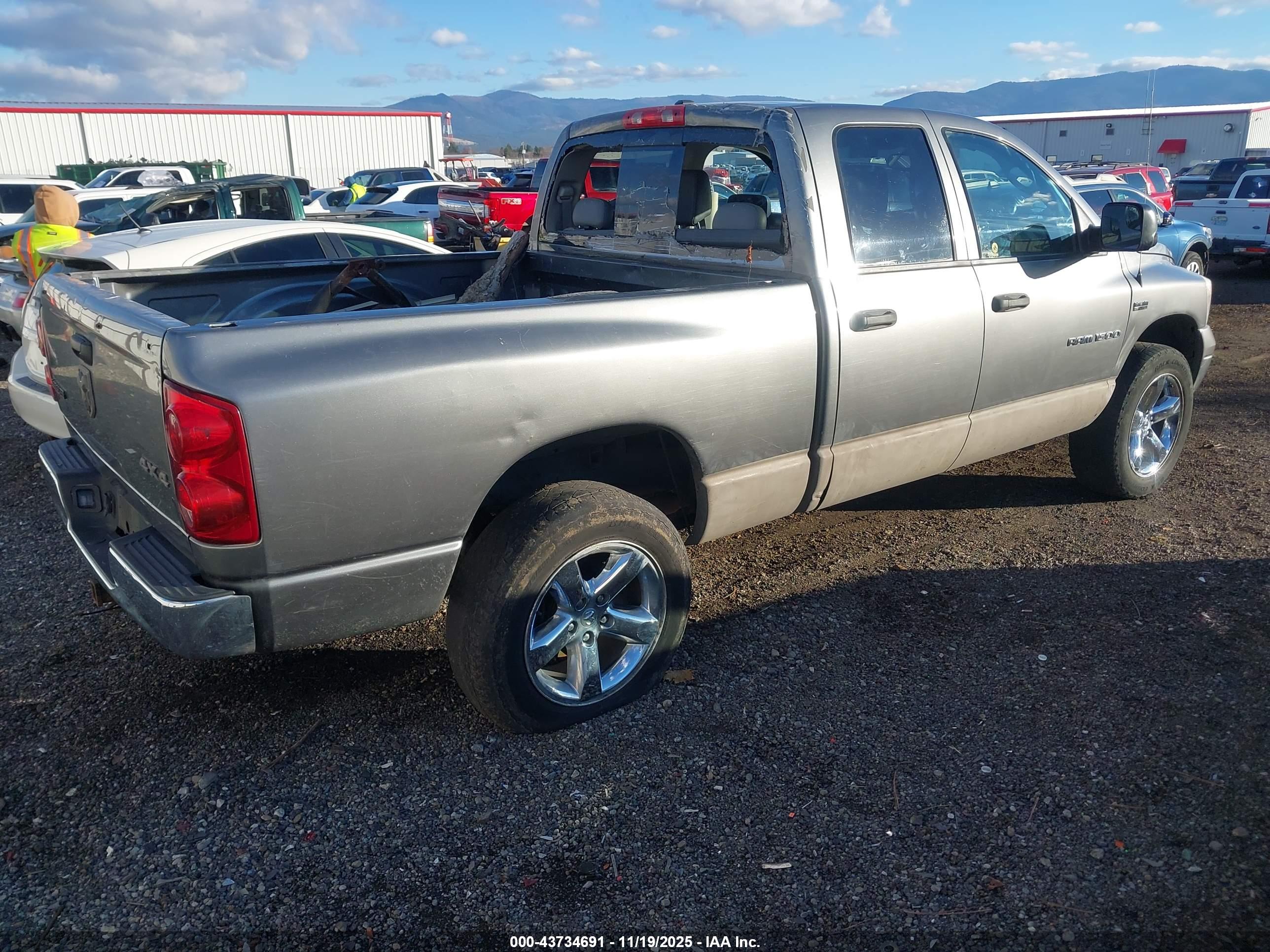DODGE RAM image 4