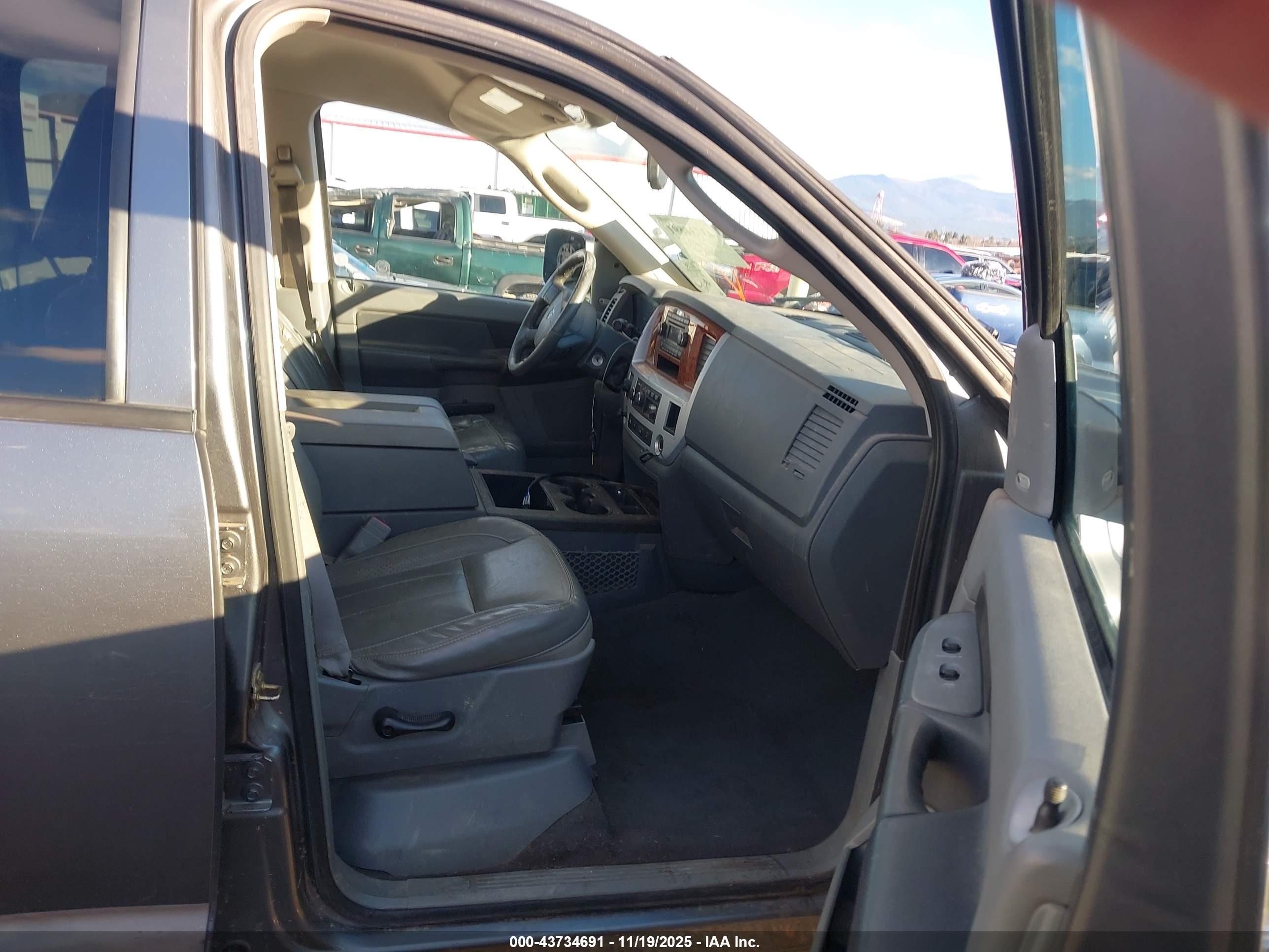 DODGE RAM image 5