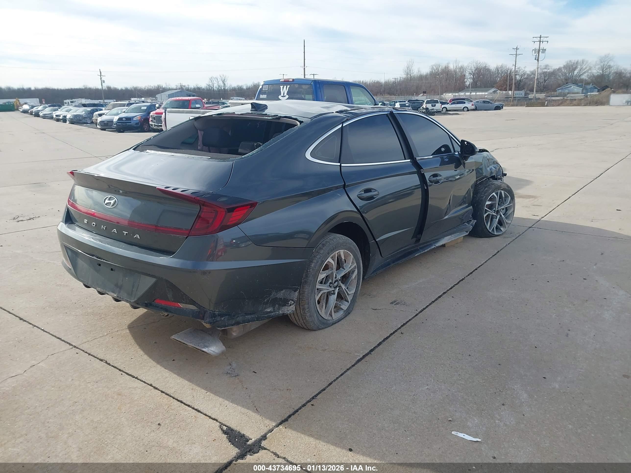 HYUNDAI SONATA image 4