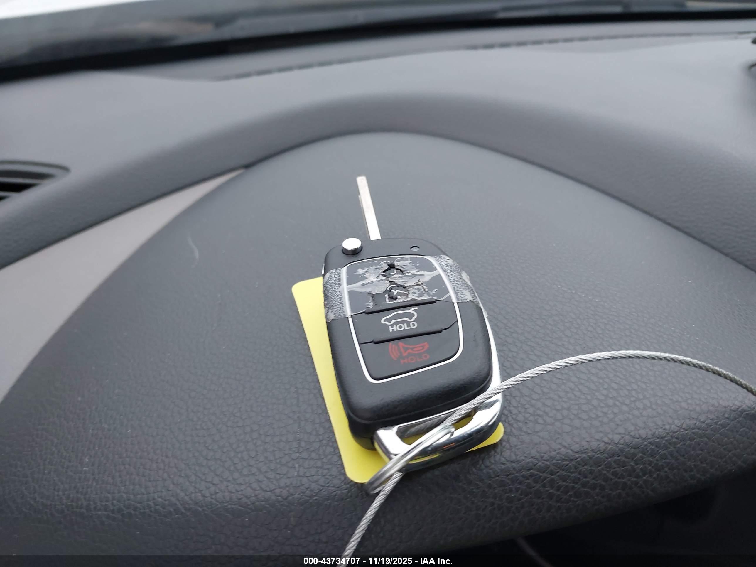 HYUNDAI SANTA image 11
