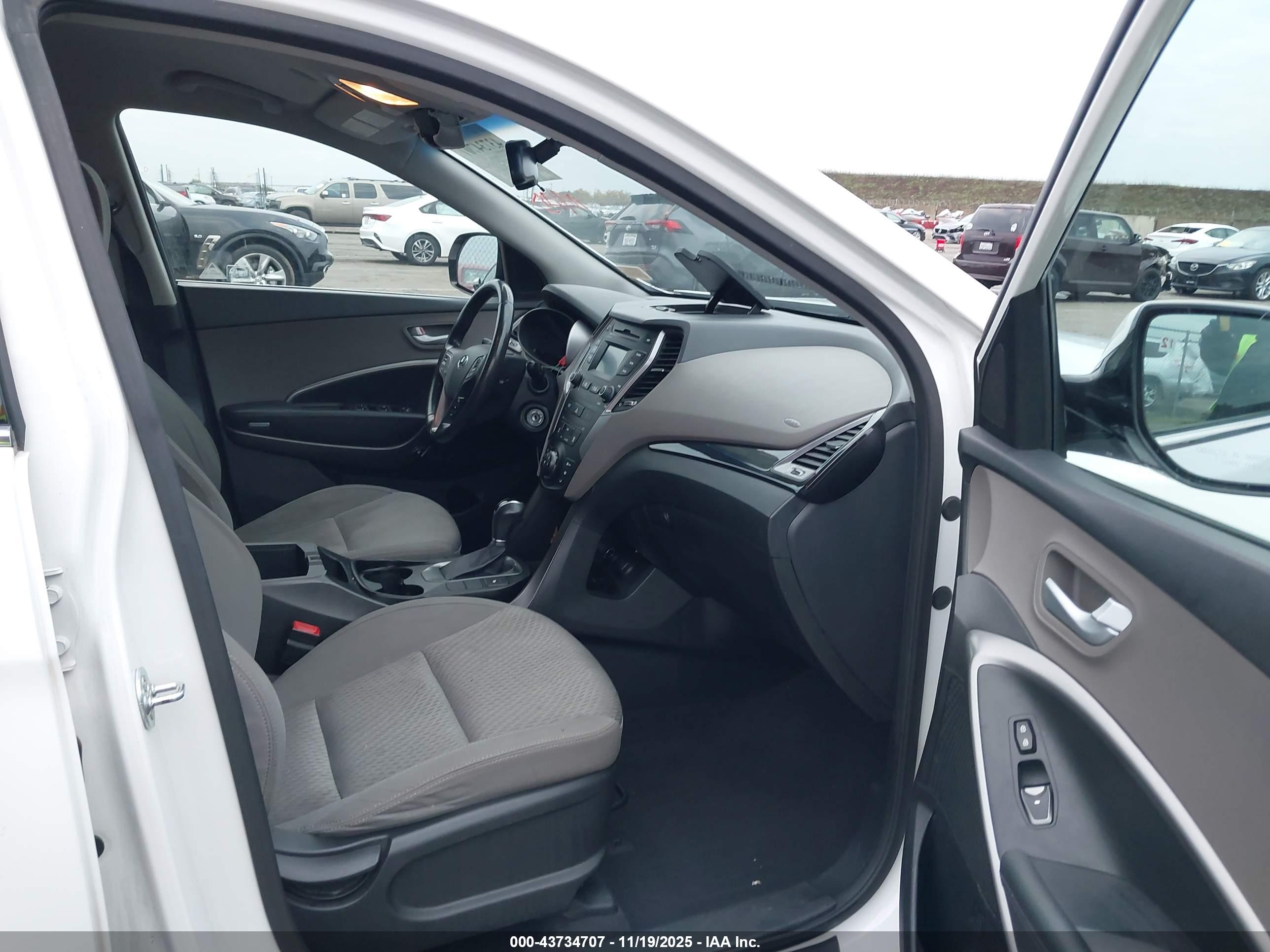 HYUNDAI SANTA image 5