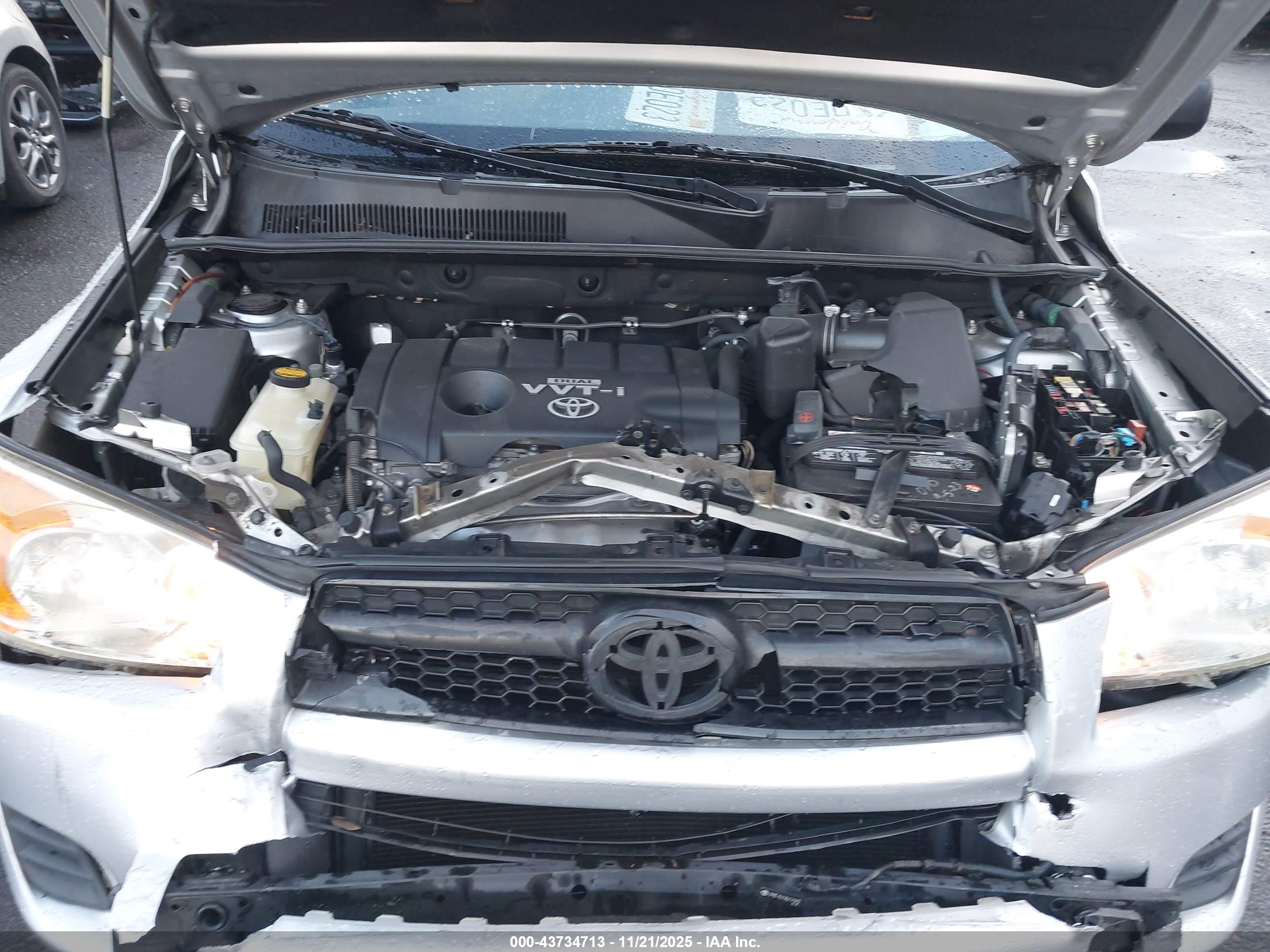 TOYOTA RAV4 image 10