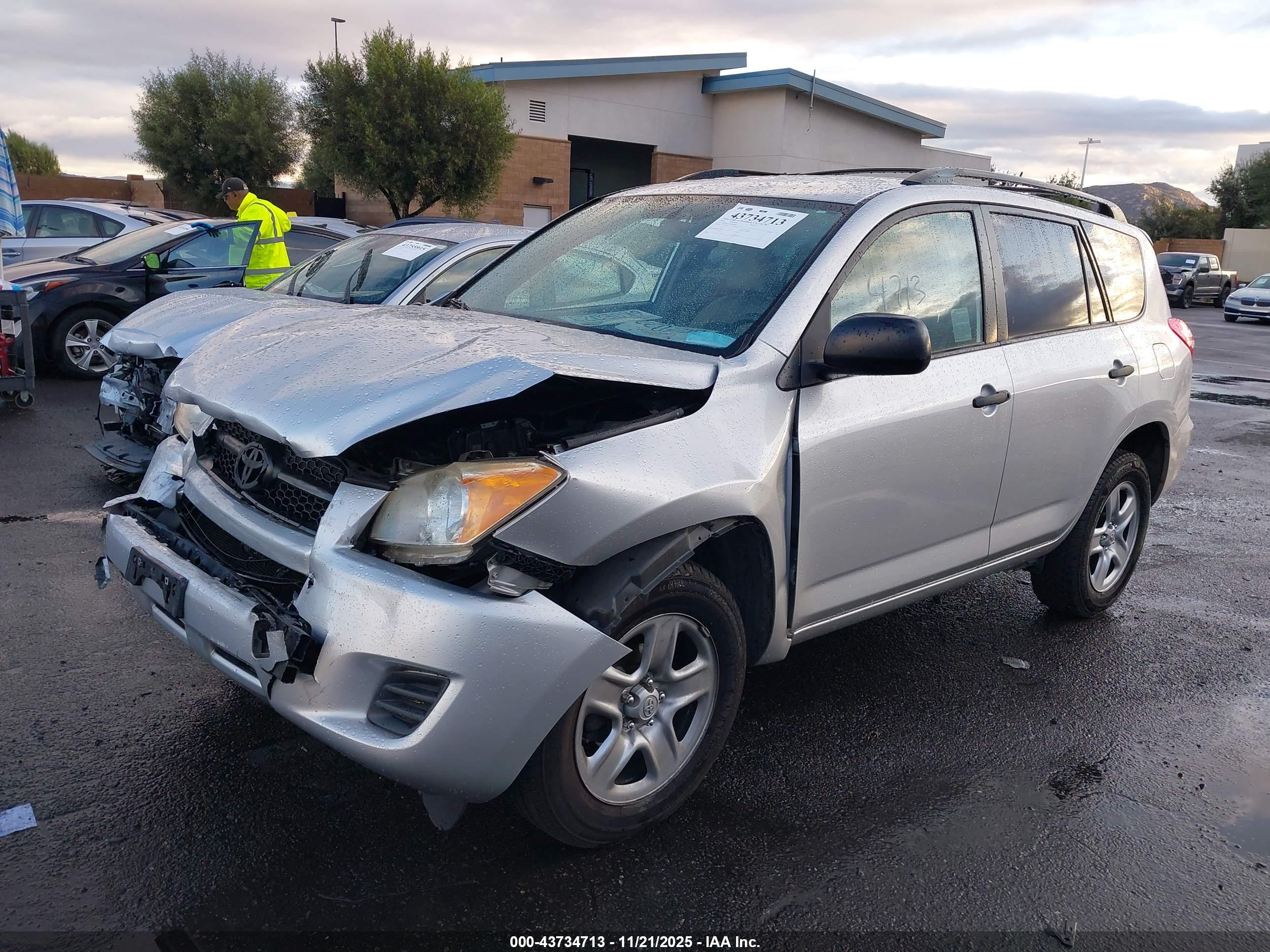 TOYOTA RAV4 image 2