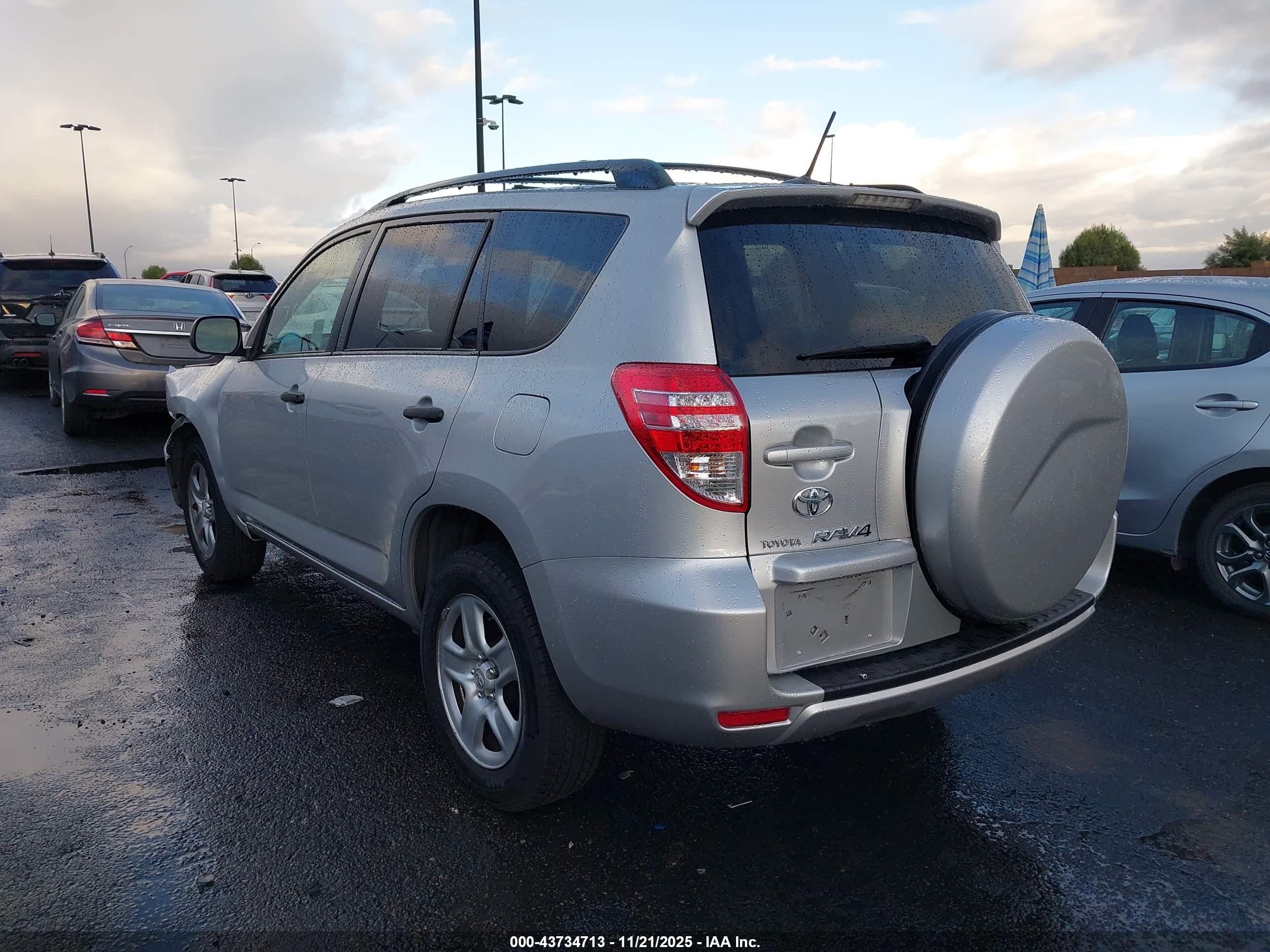 TOYOTA RAV4 image 3