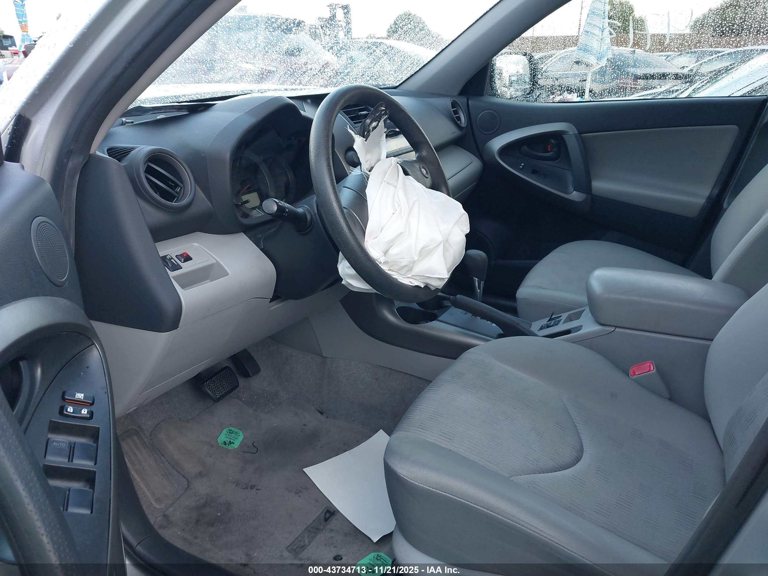 TOYOTA RAV4 image 5