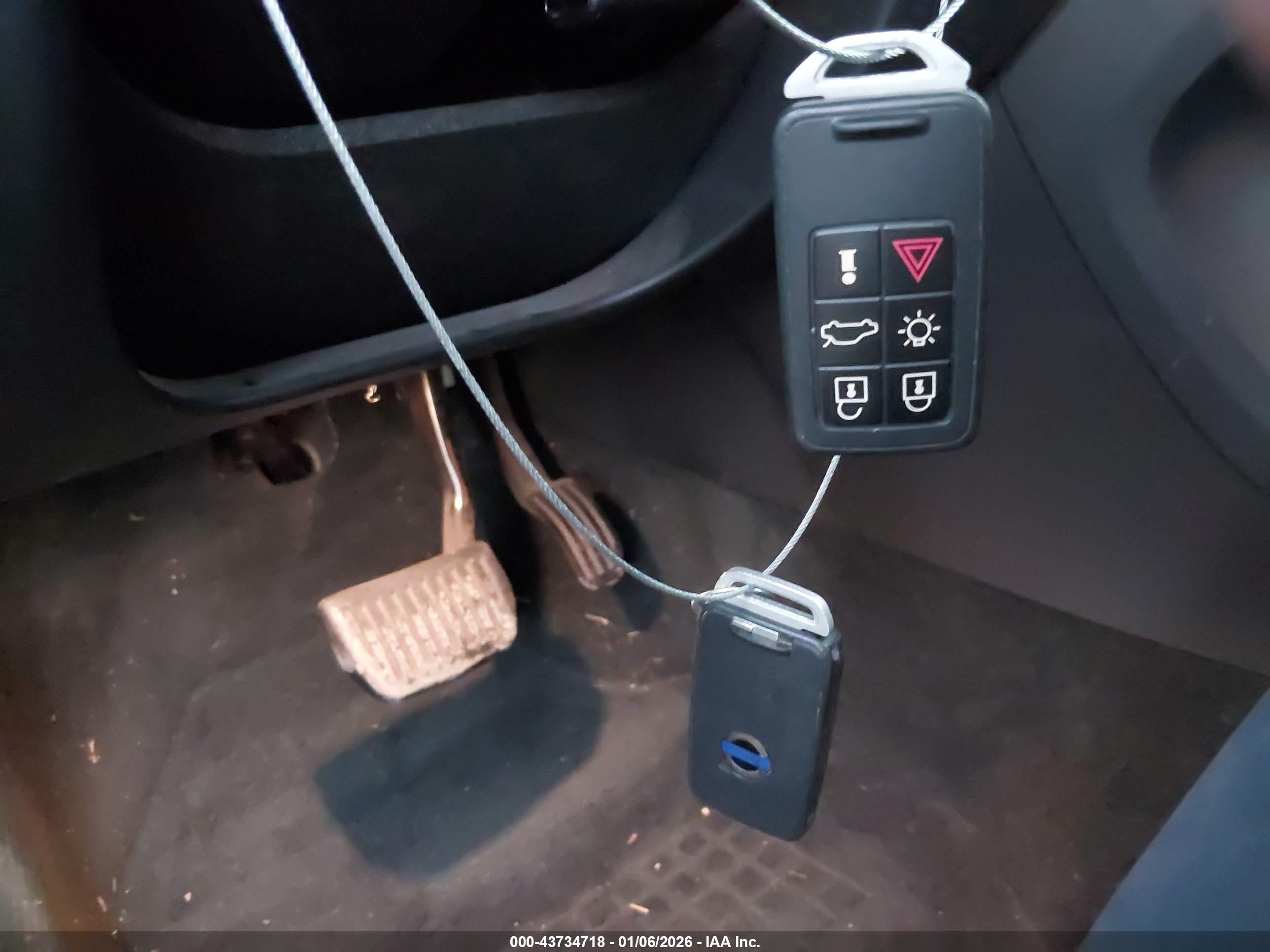 VOLVO XC60 image 11
