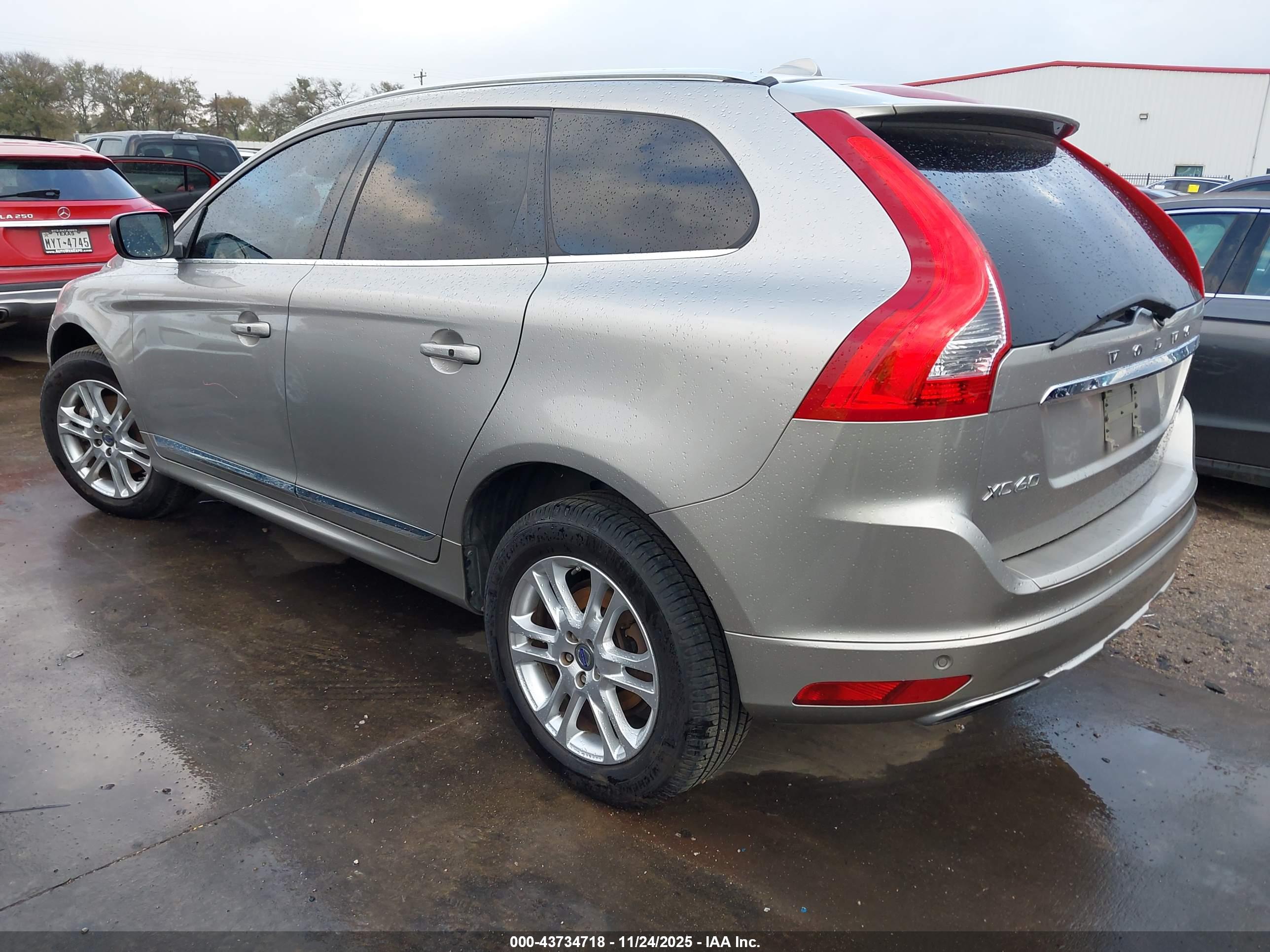 VOLVO XC60 image 3