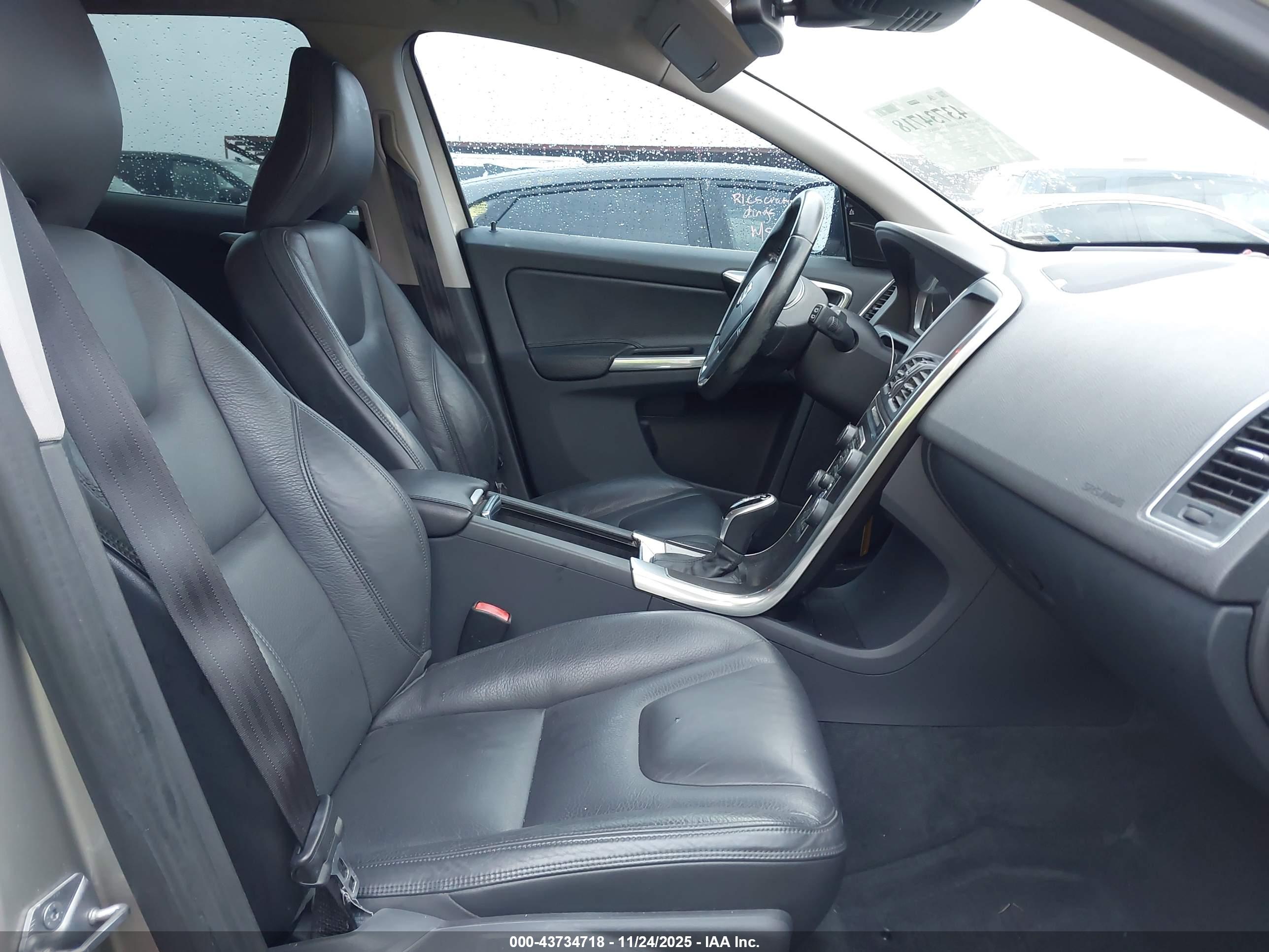 VOLVO XC60 image 5