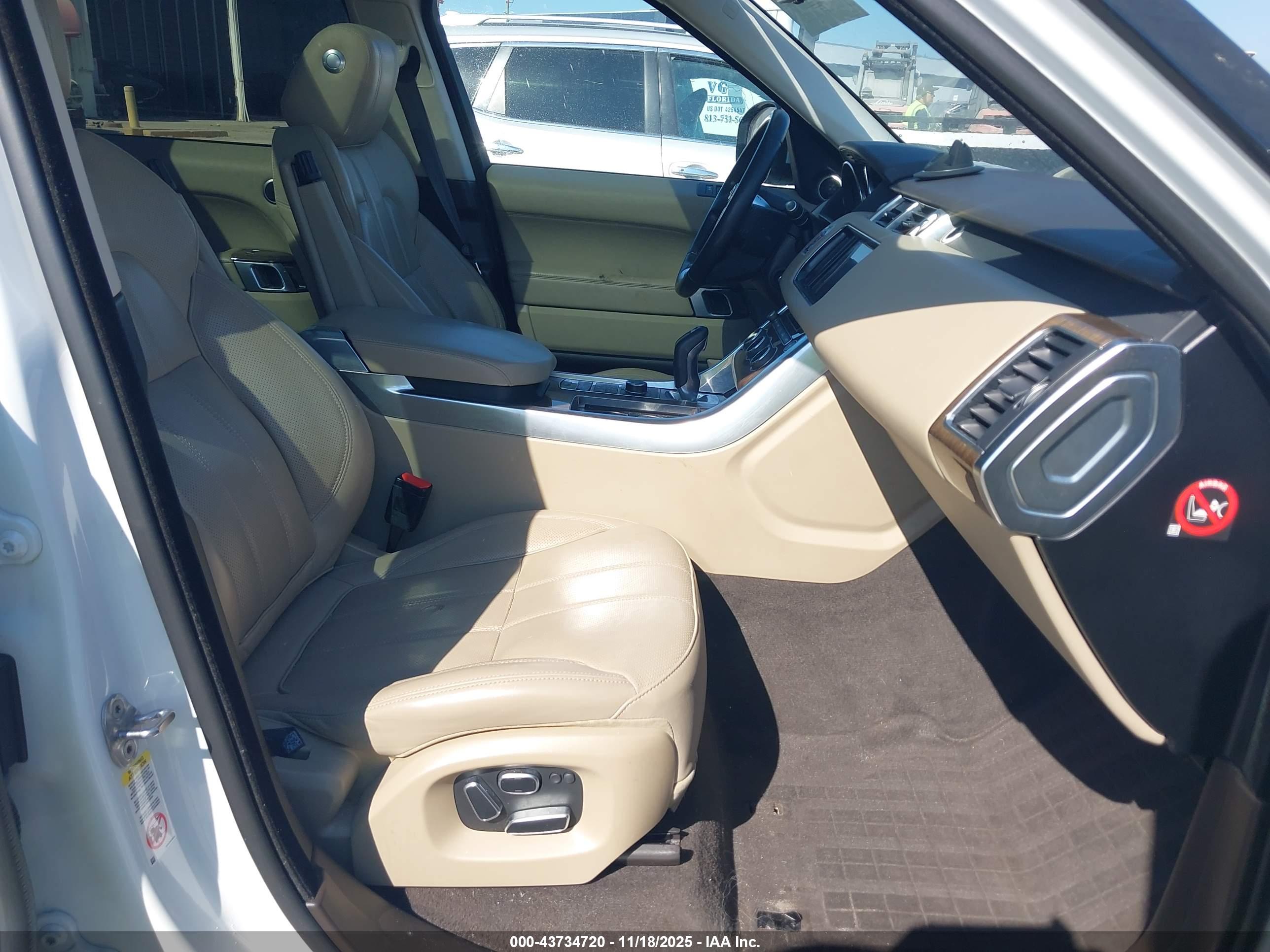 LAND ROVER image 5