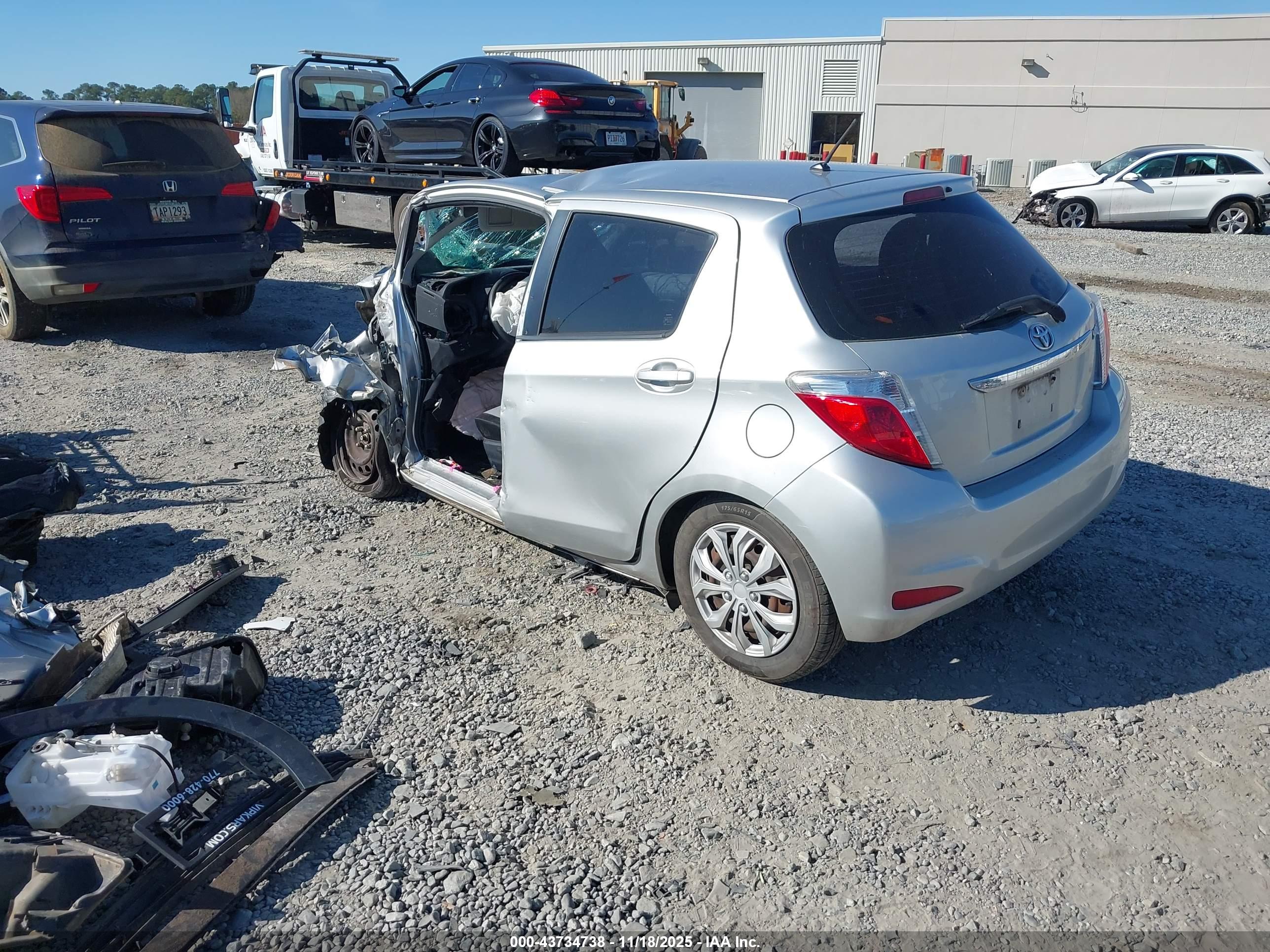 TOYOTA YARIS image 3