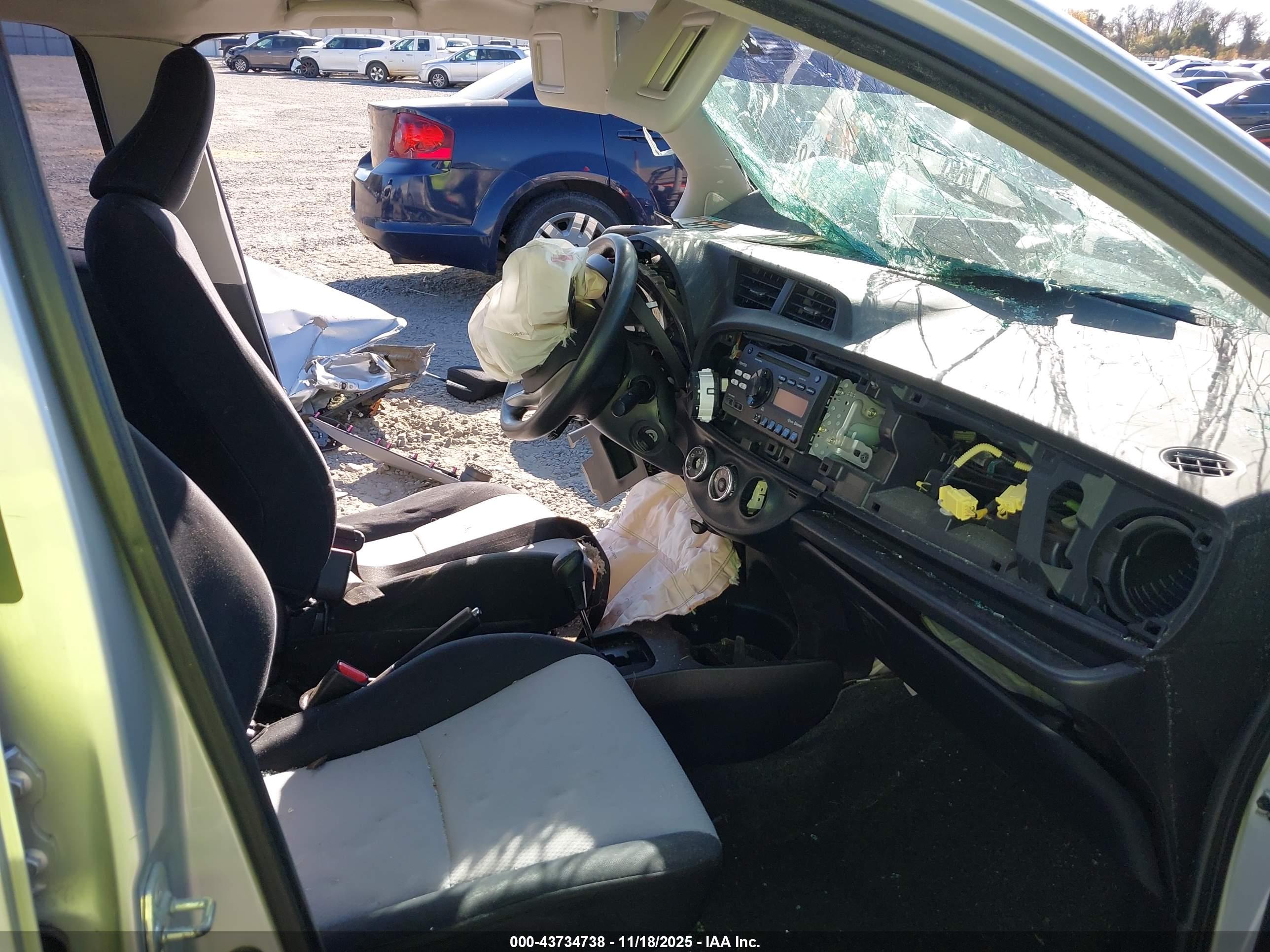 TOYOTA YARIS image 5
