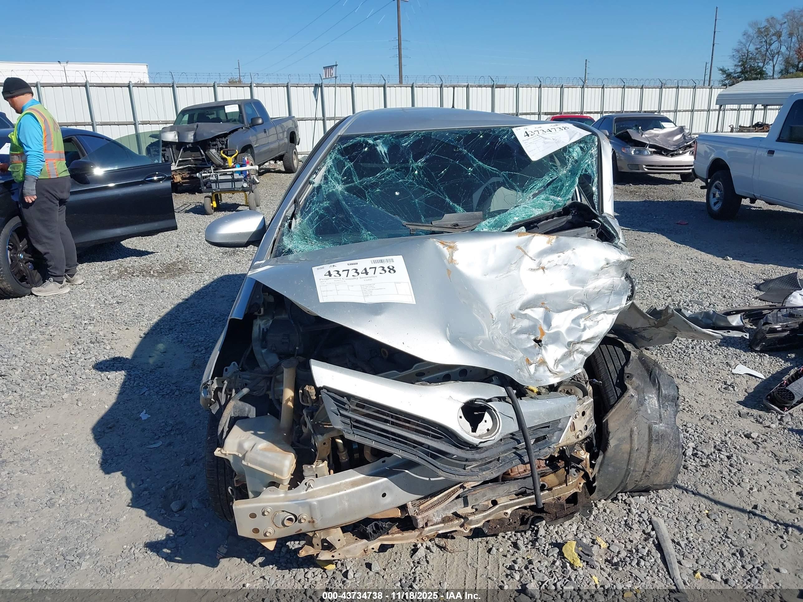 TOYOTA YARIS image 6