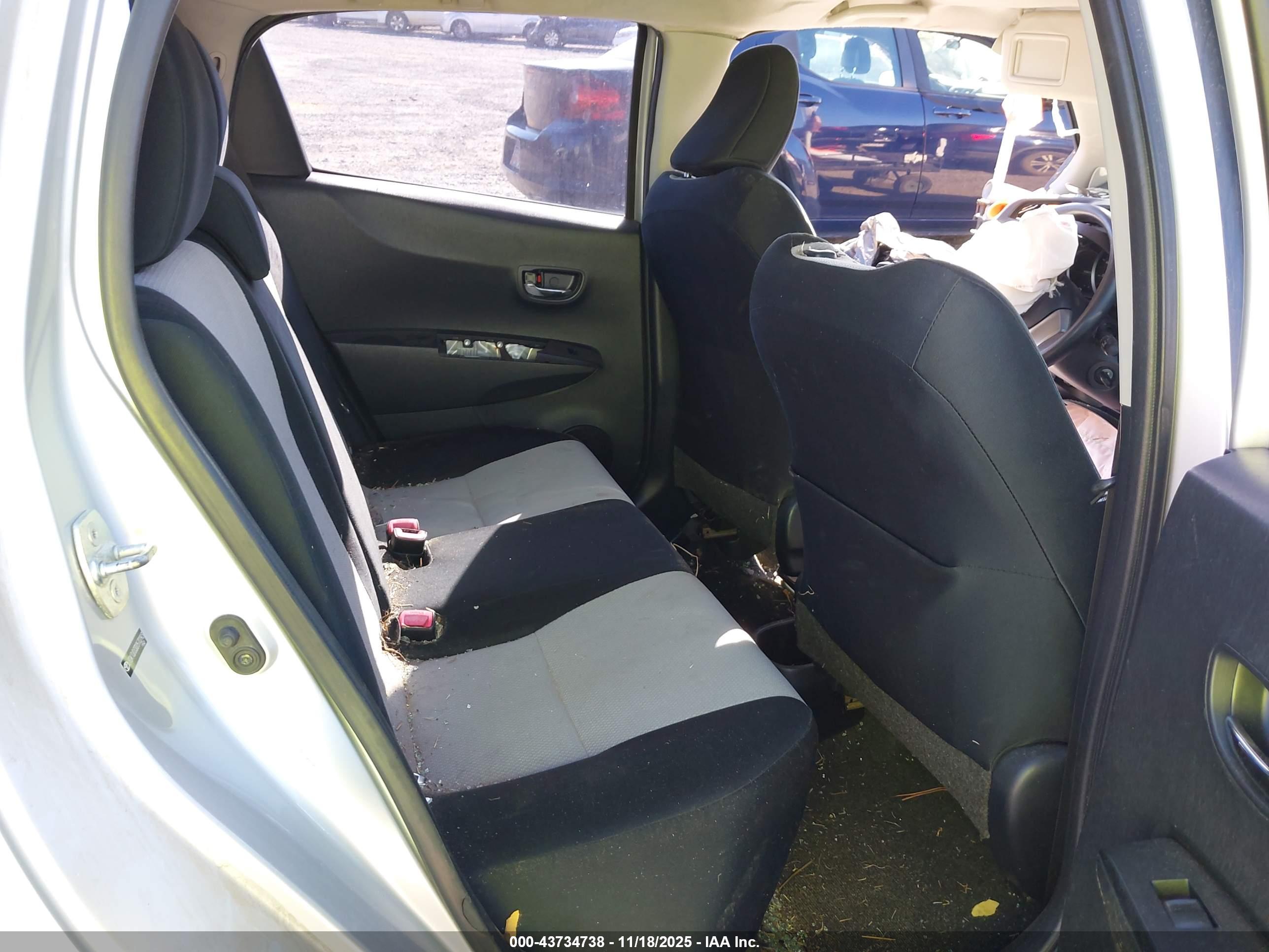 TOYOTA YARIS image 8