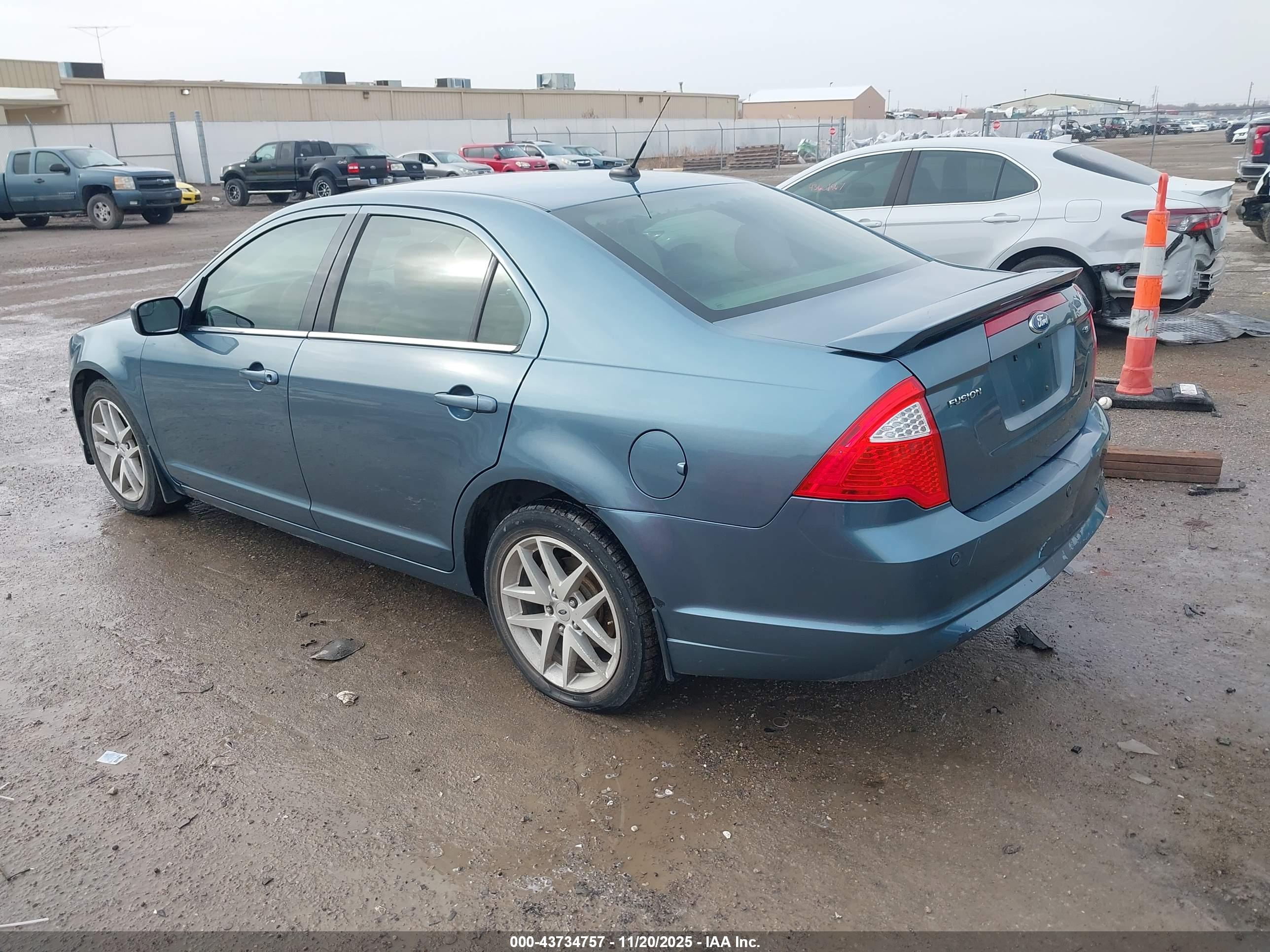 FORD FUSION image 3