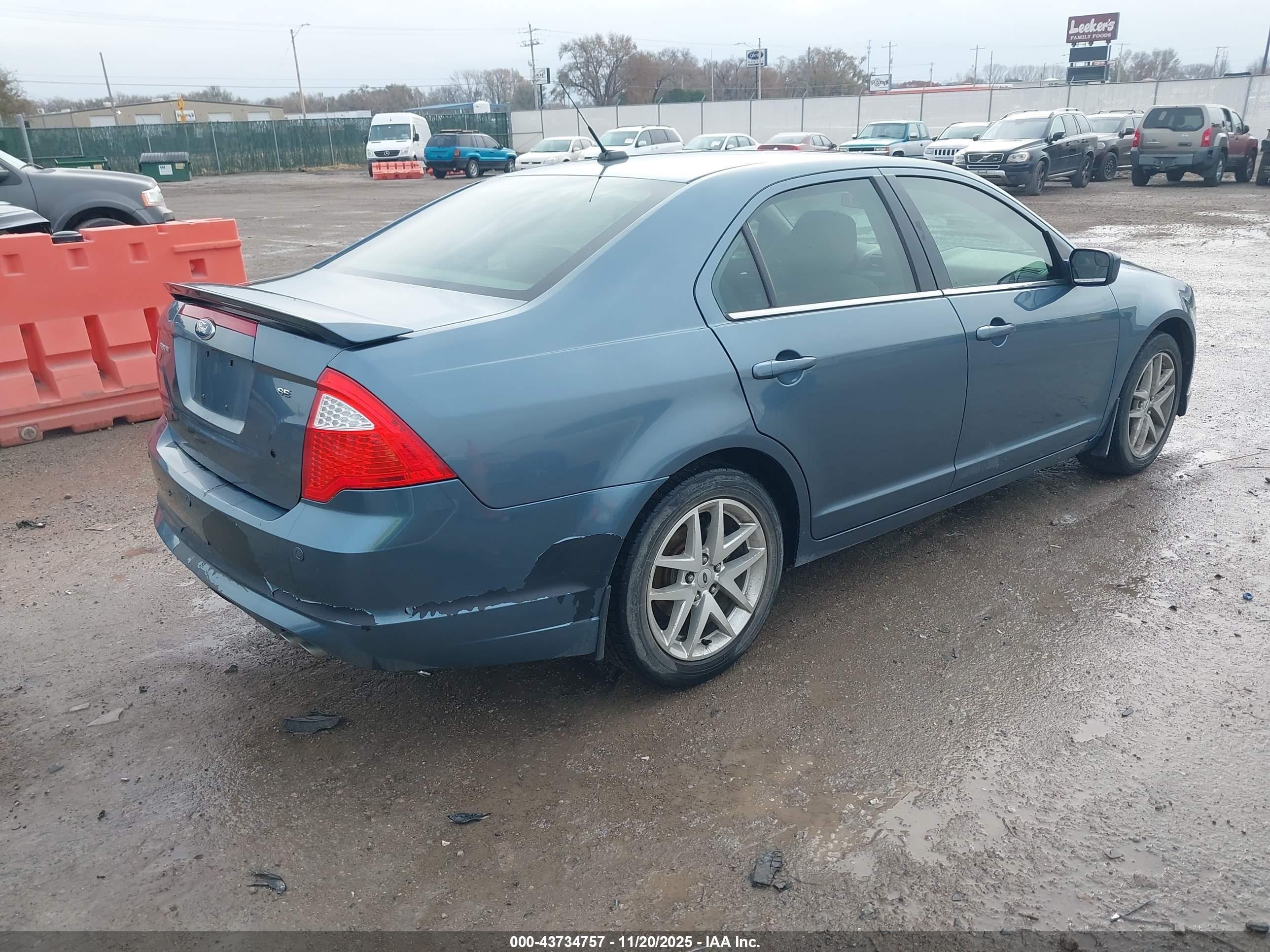 FORD FUSION image 4