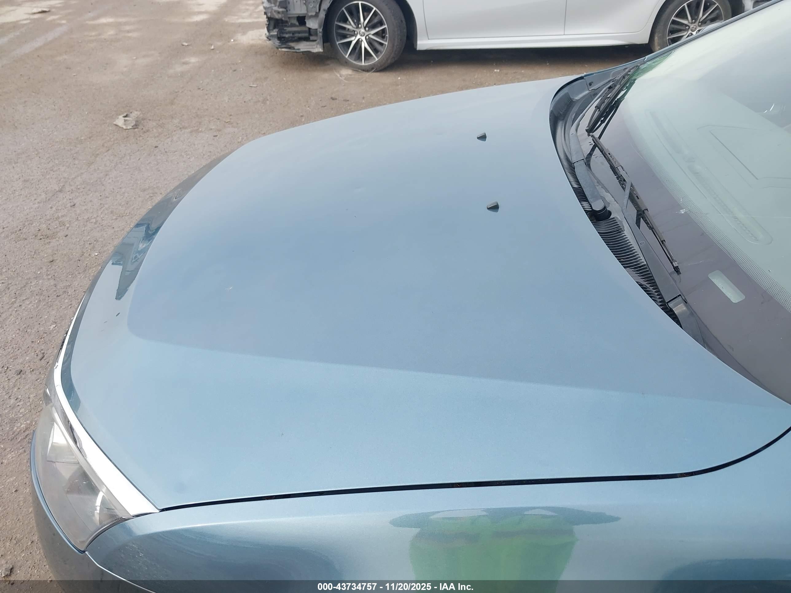 FORD FUSION image 6
