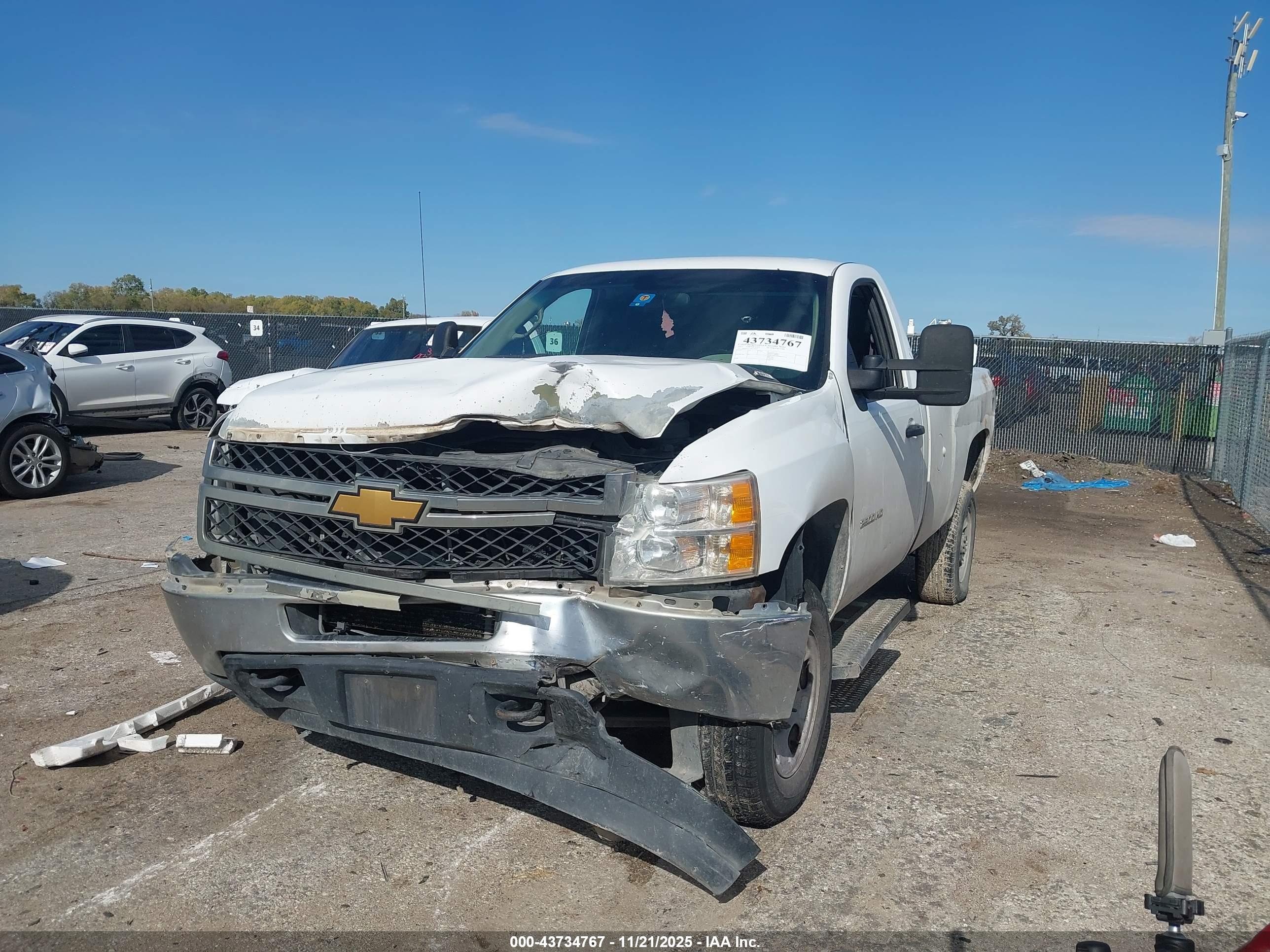 CHEVROLET SILVERADO image 2
