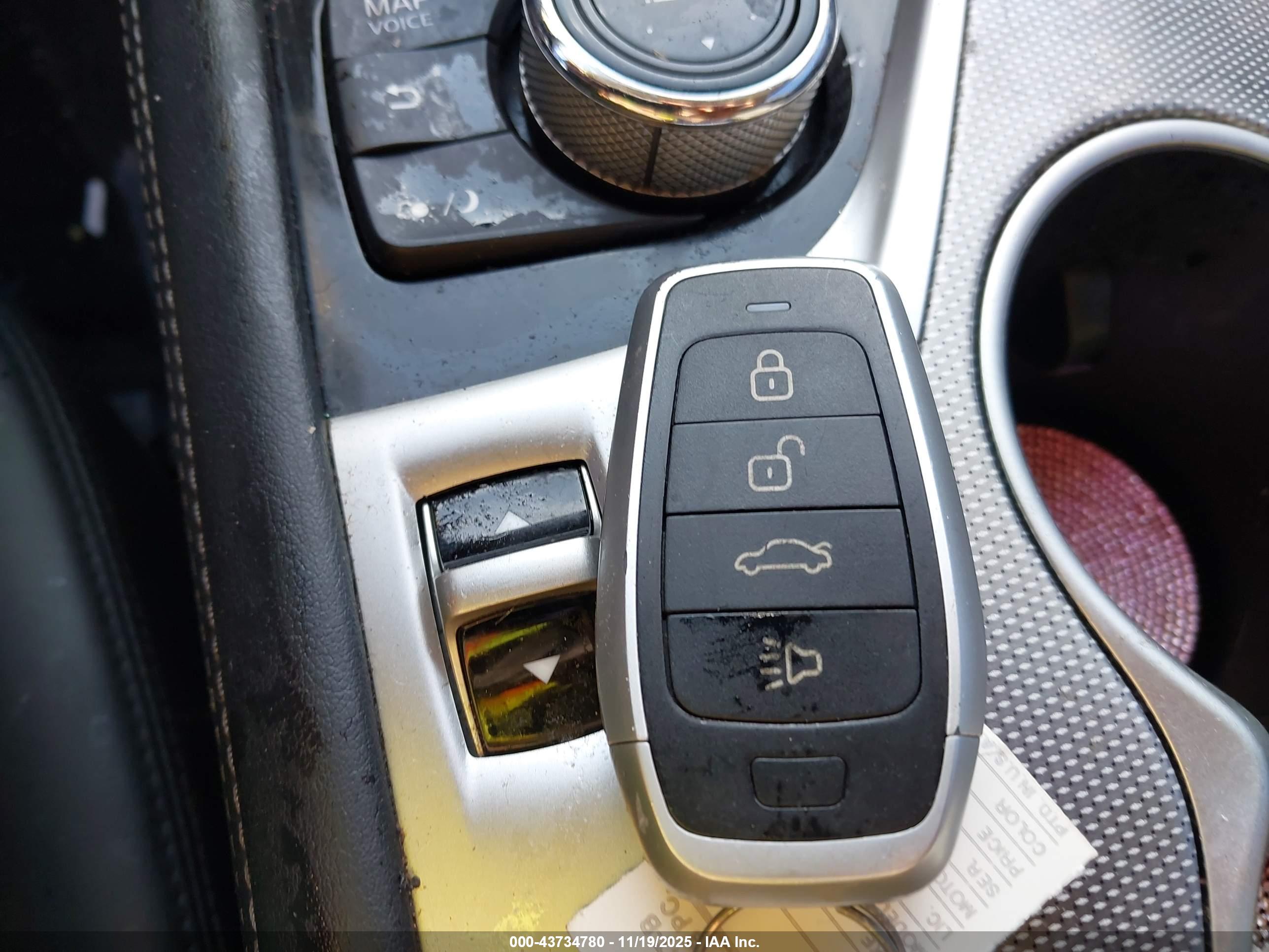 INFINITI Q50 image 11