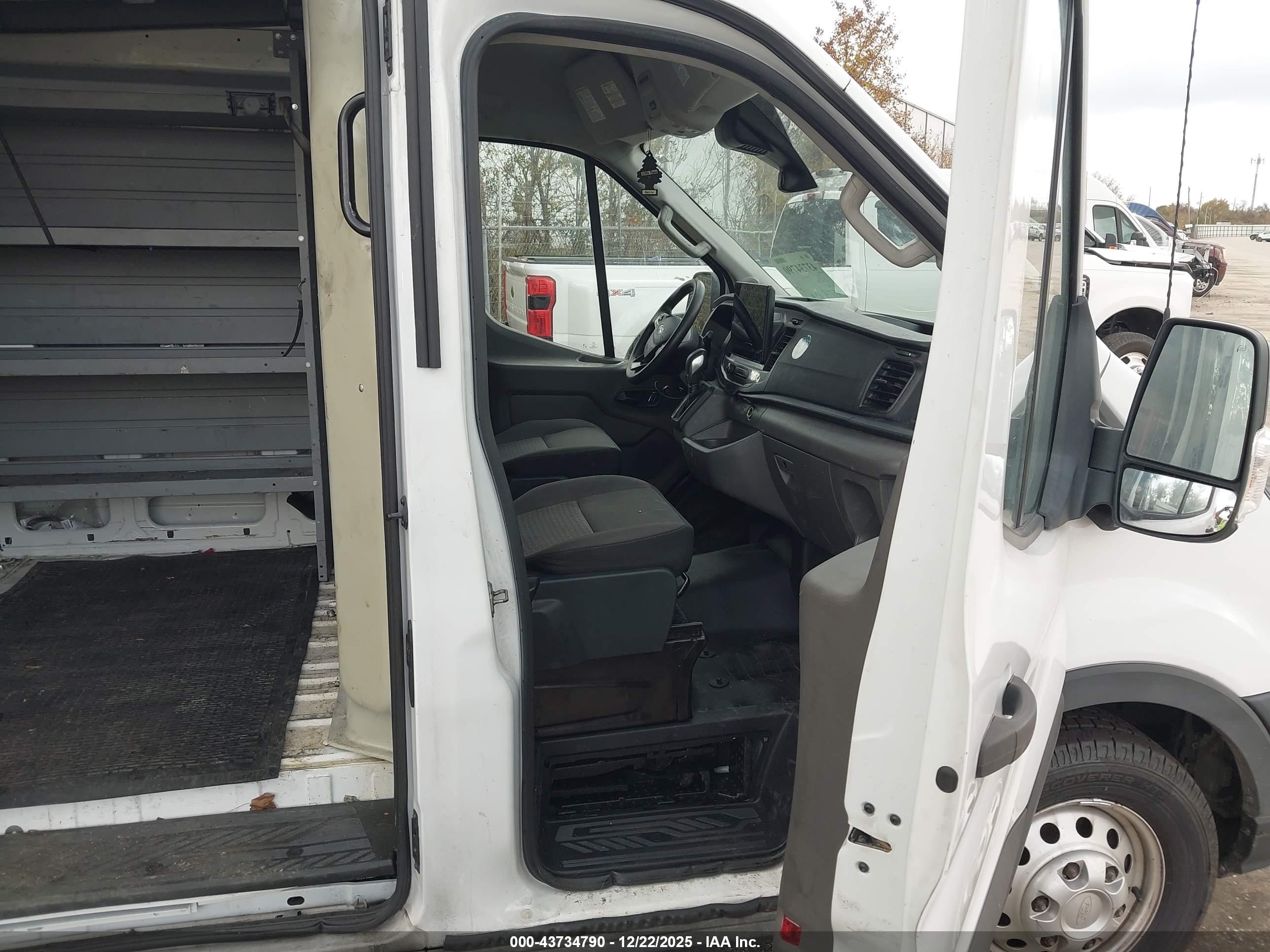 FORD TRANSIT-250 image 5