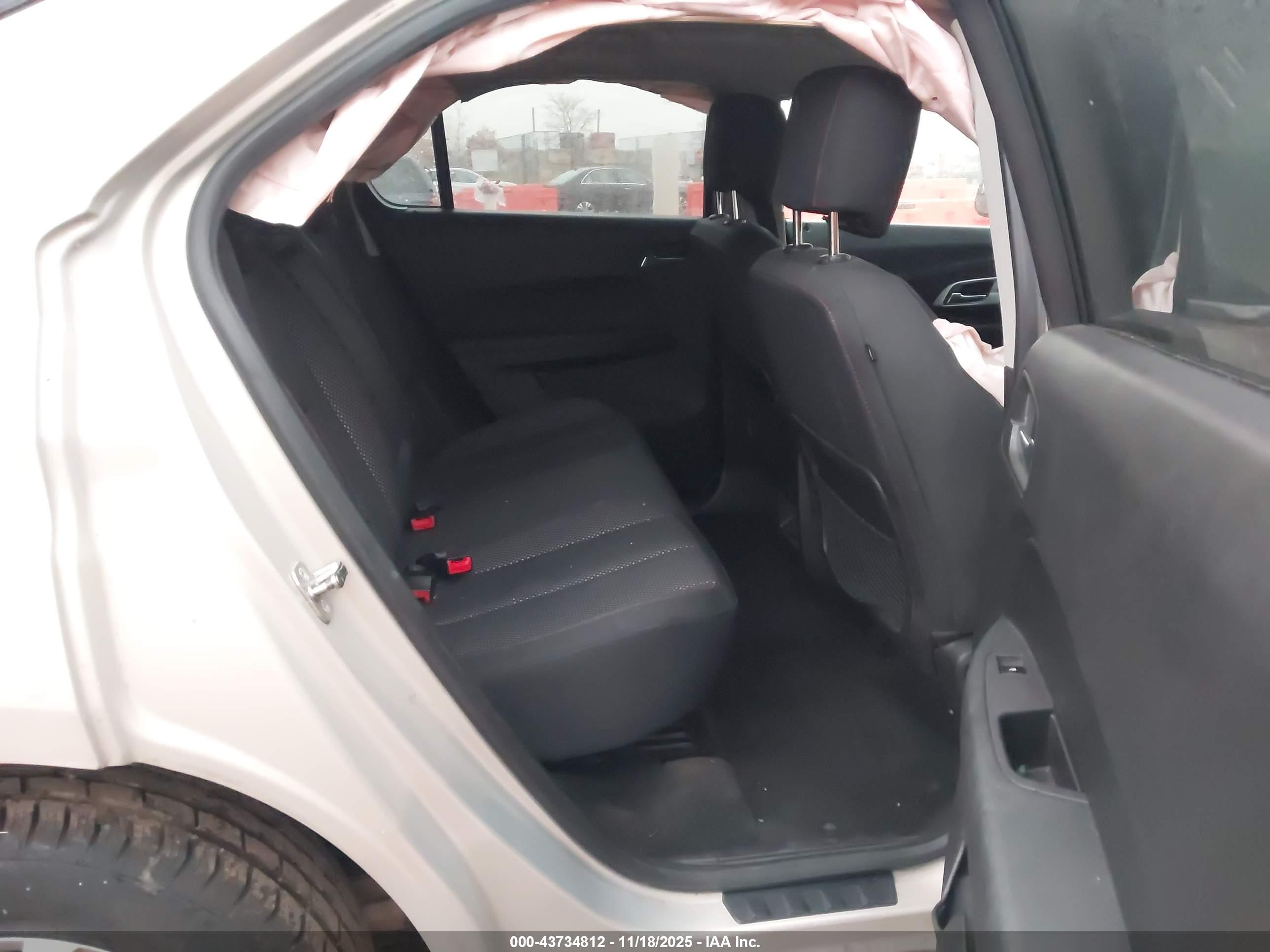 CHEVROLET EQUINOX image 8
