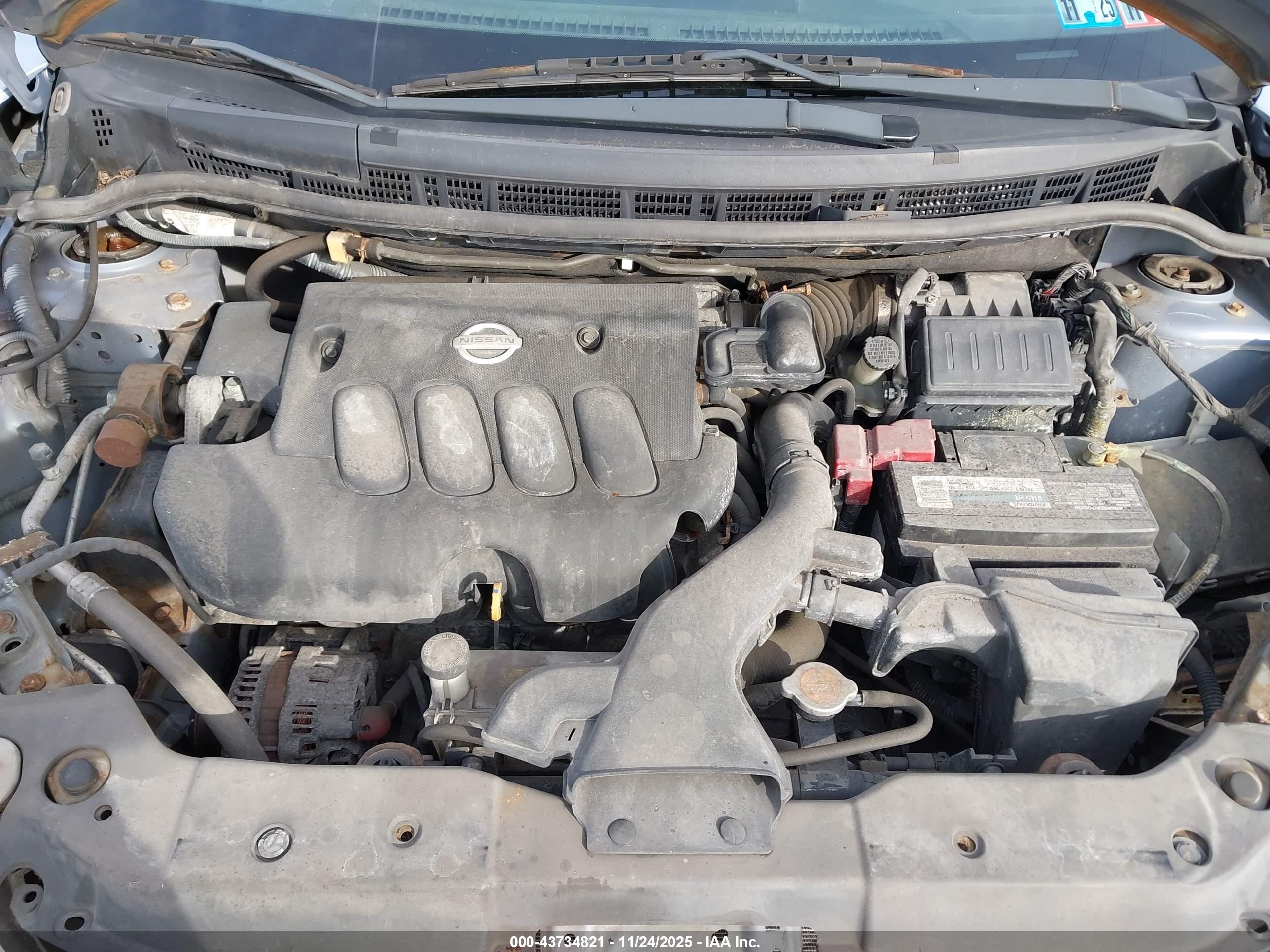 NISSAN VERSA image 10