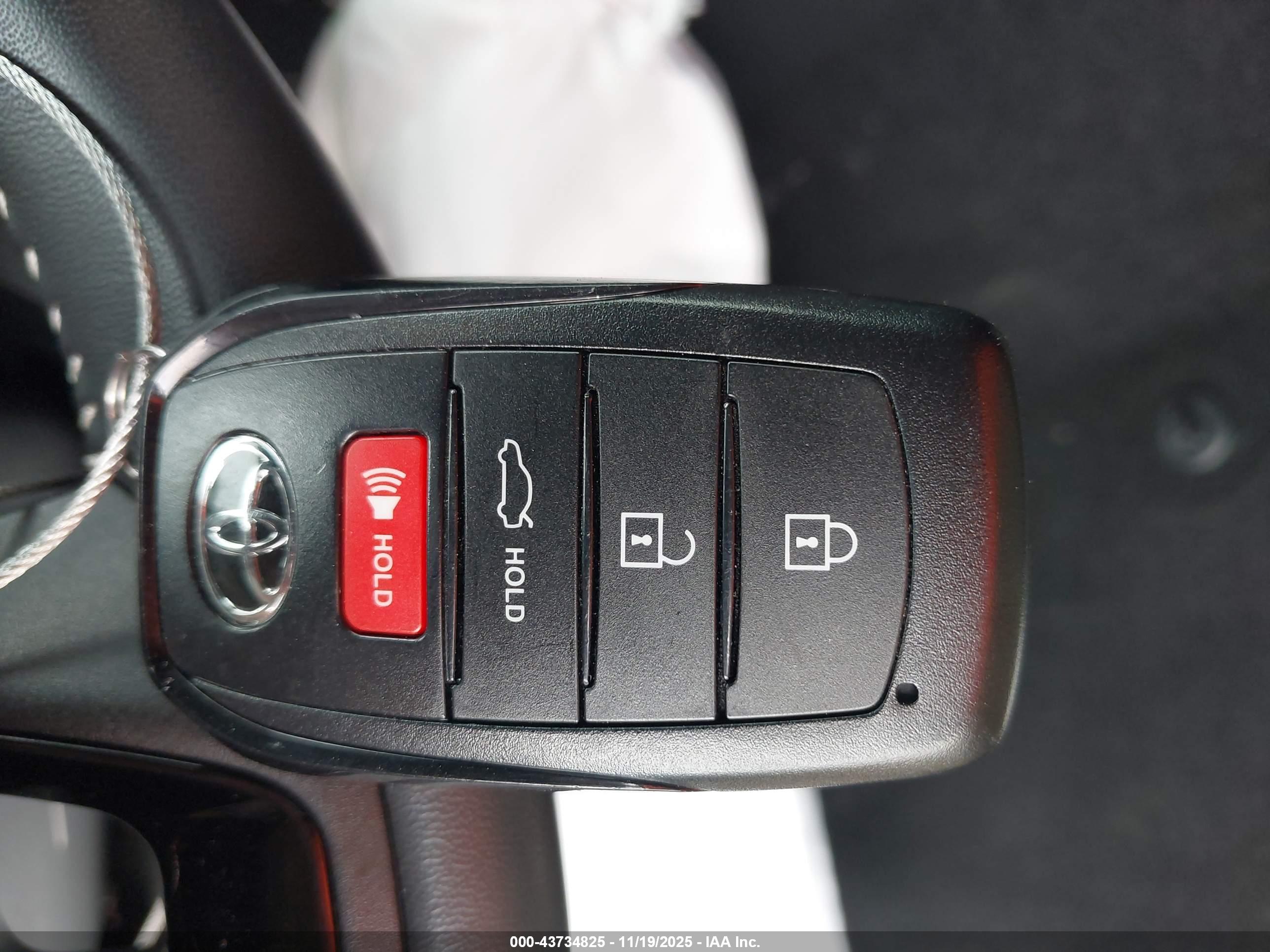 TOYOTA CAMRY image 11