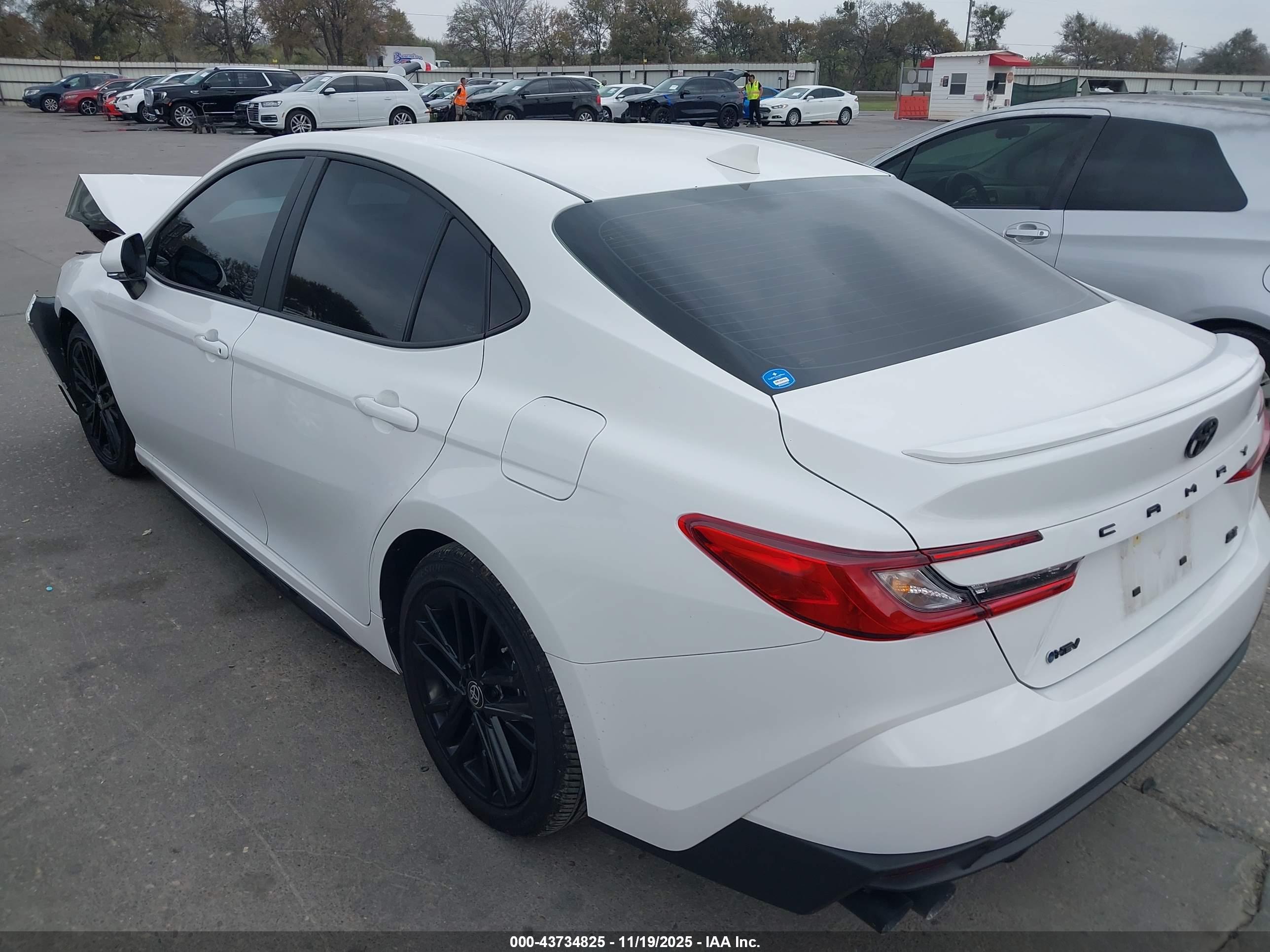 TOYOTA CAMRY image 3