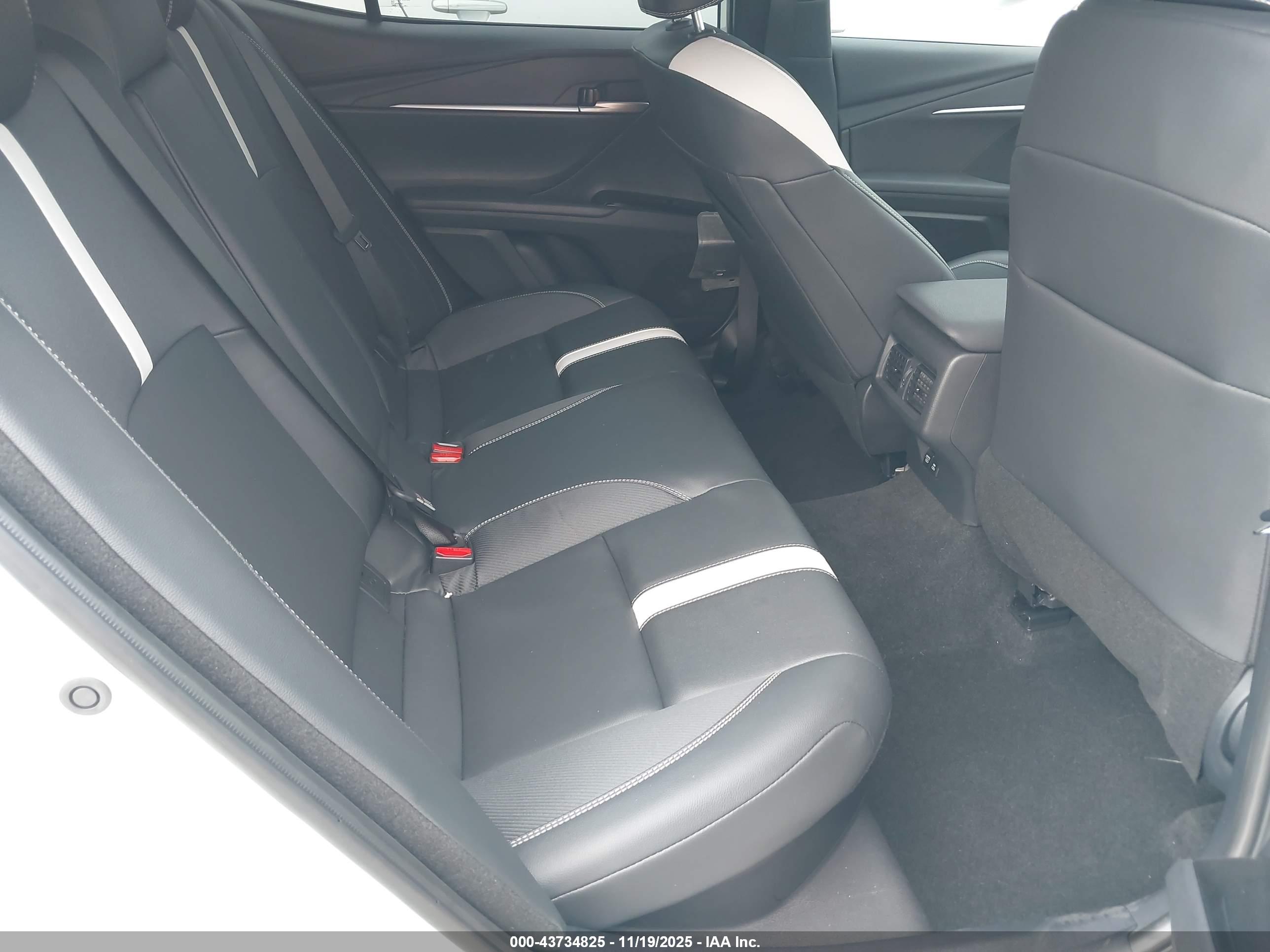 TOYOTA CAMRY image 8