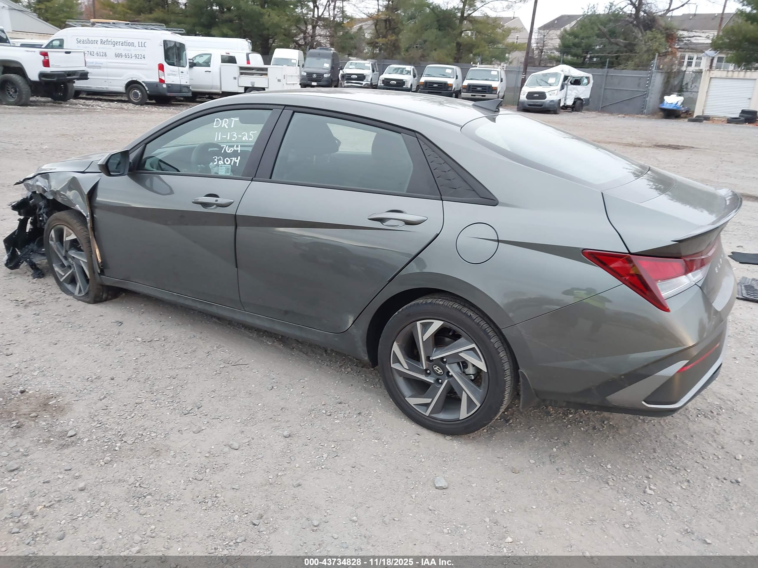 HYUNDAI ELANTRA image 3