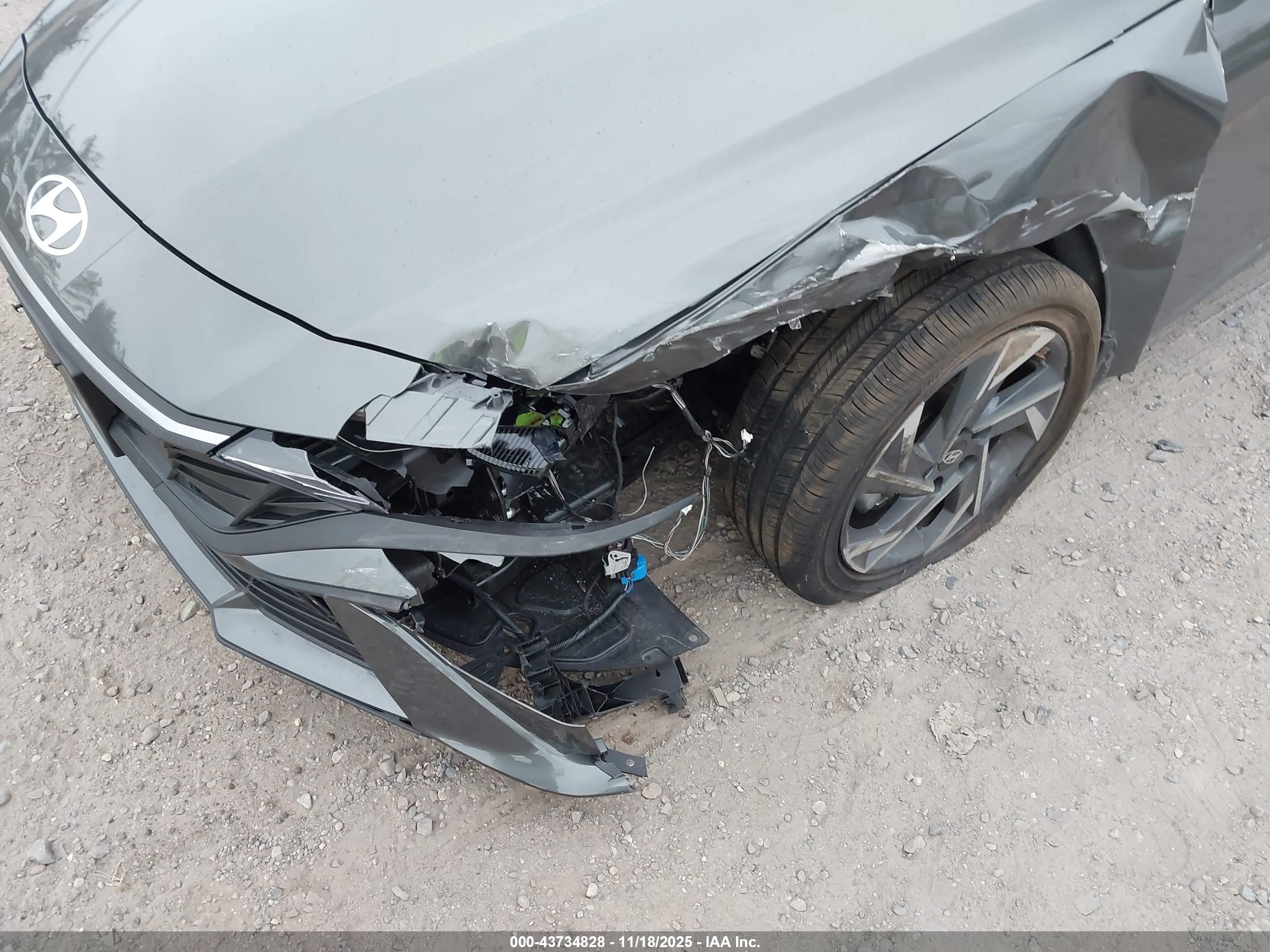 HYUNDAI ELANTRA image 6