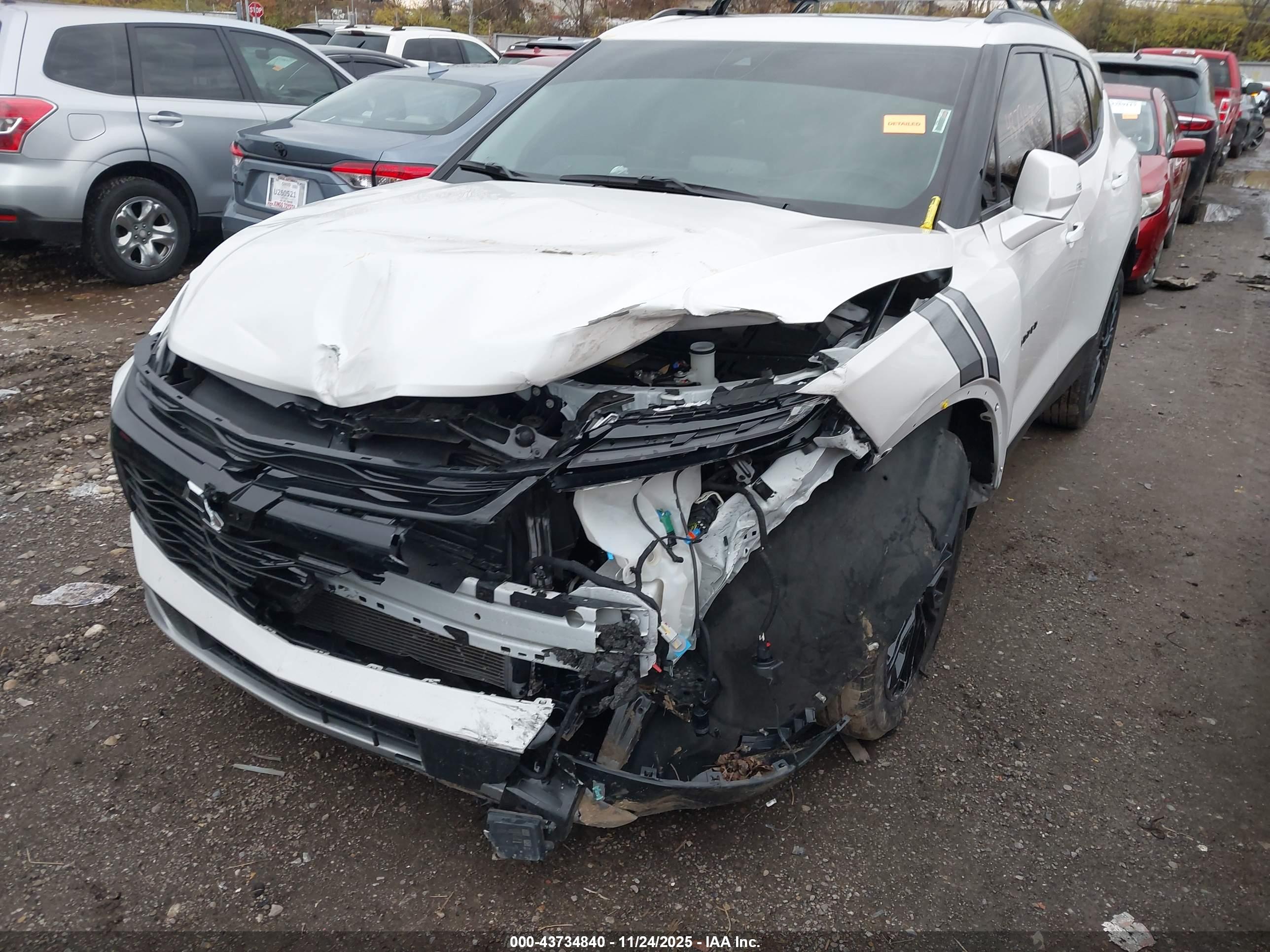 CHEVROLET BLAZER image 6