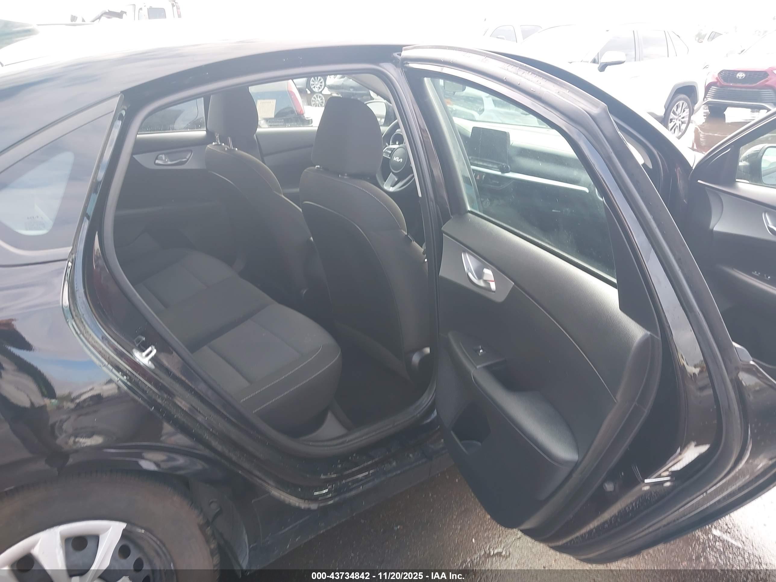 KIA FORTE image 8