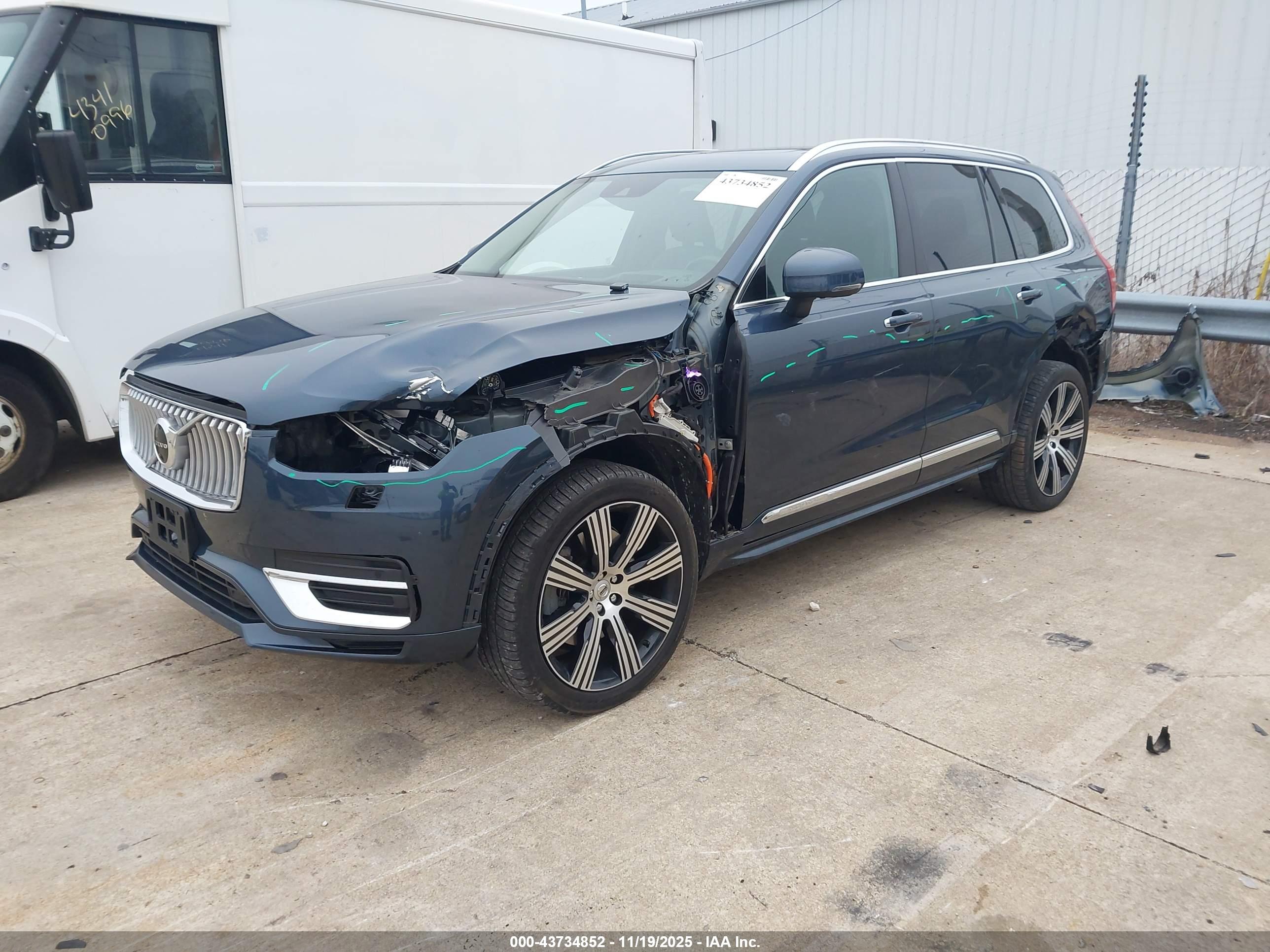 VOLVO XC90 image 2