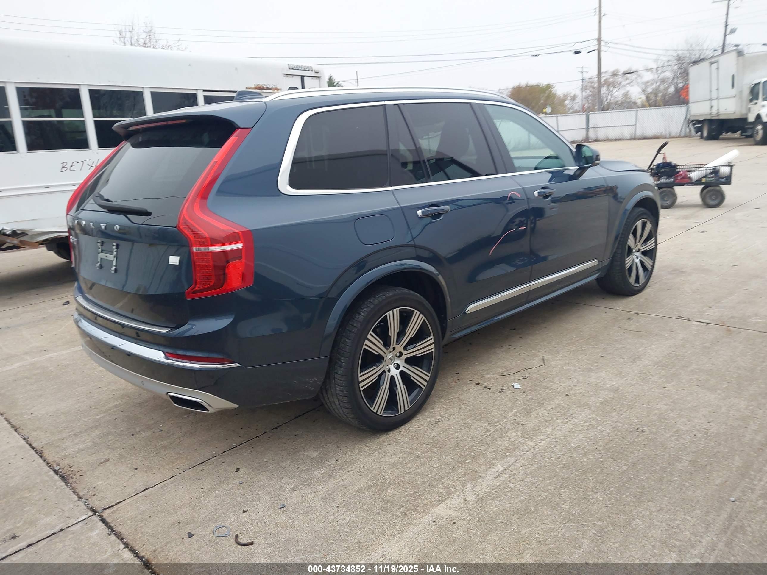 VOLVO XC90 image 4