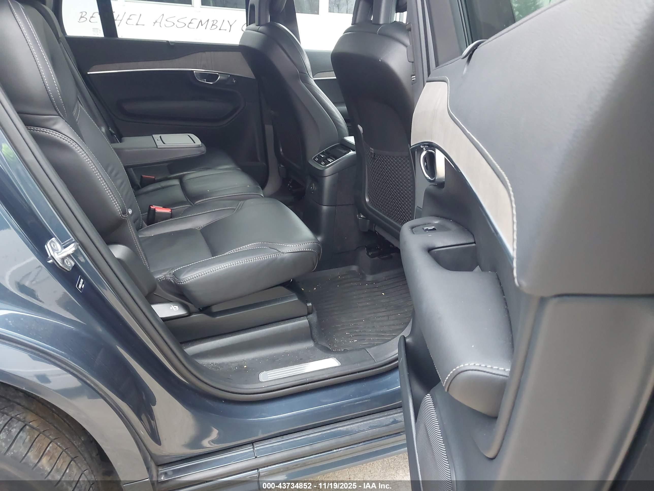 VOLVO XC90 image 8