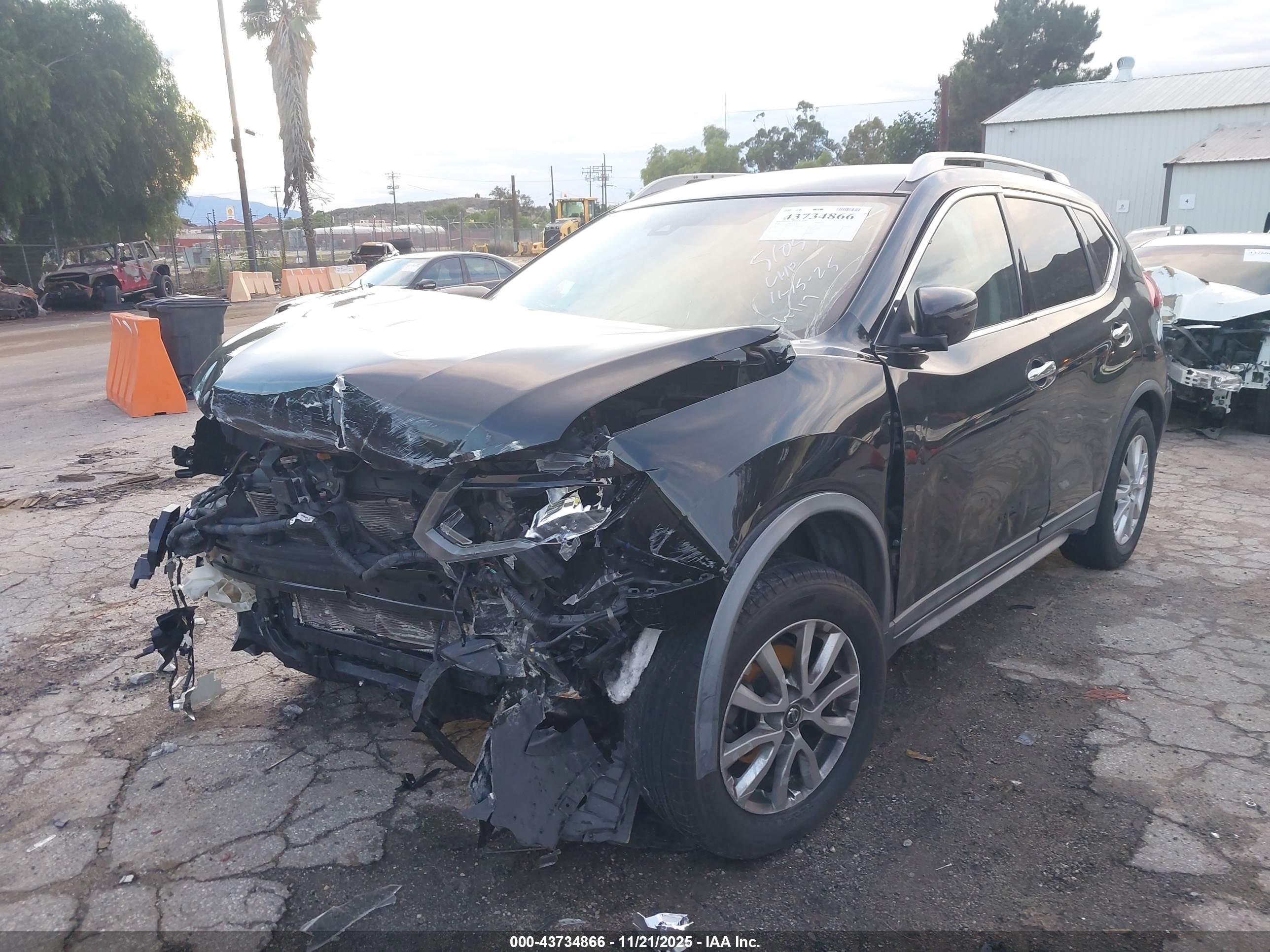 NISSAN ROGUE image 2