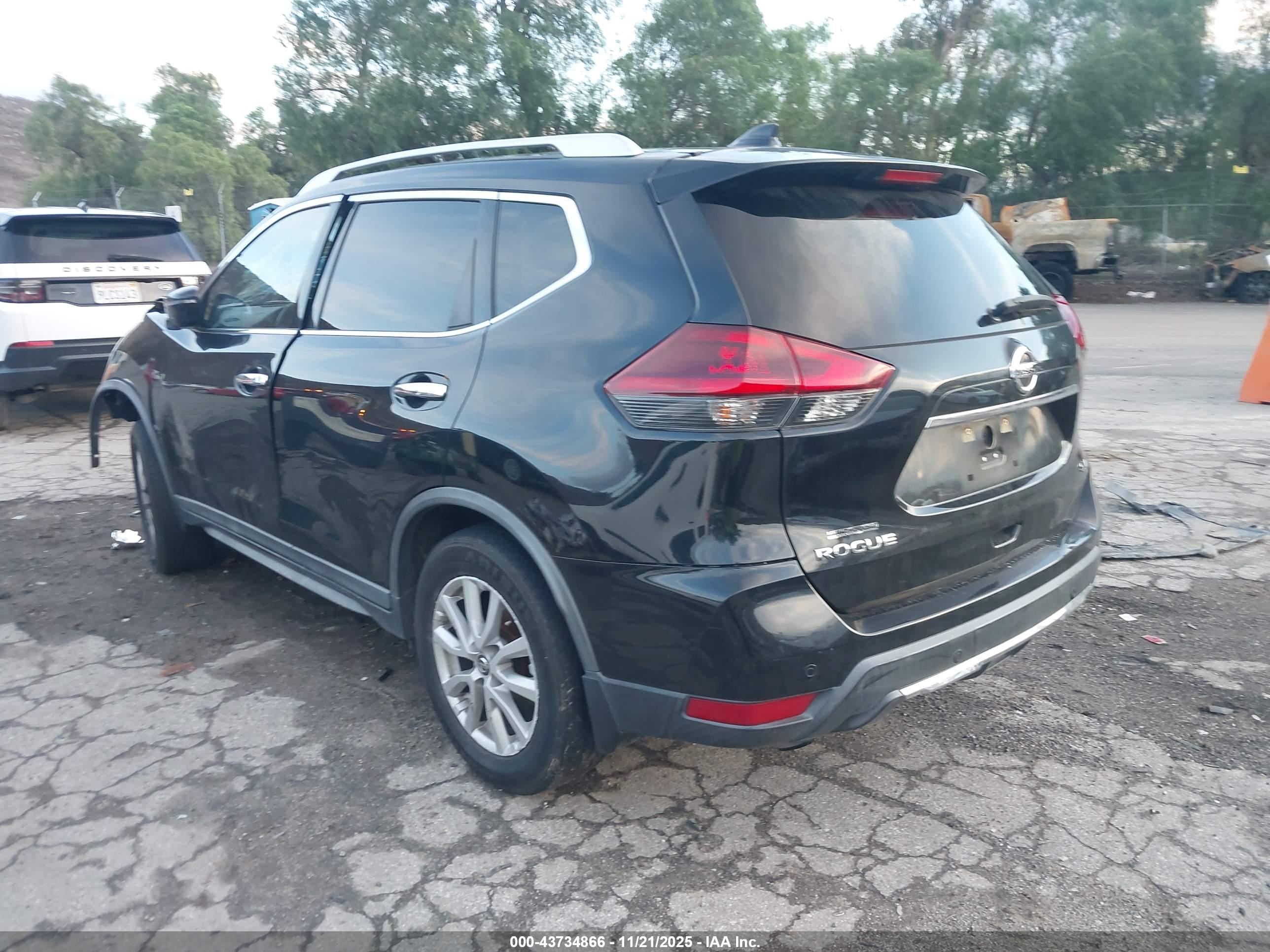 NISSAN ROGUE image 3