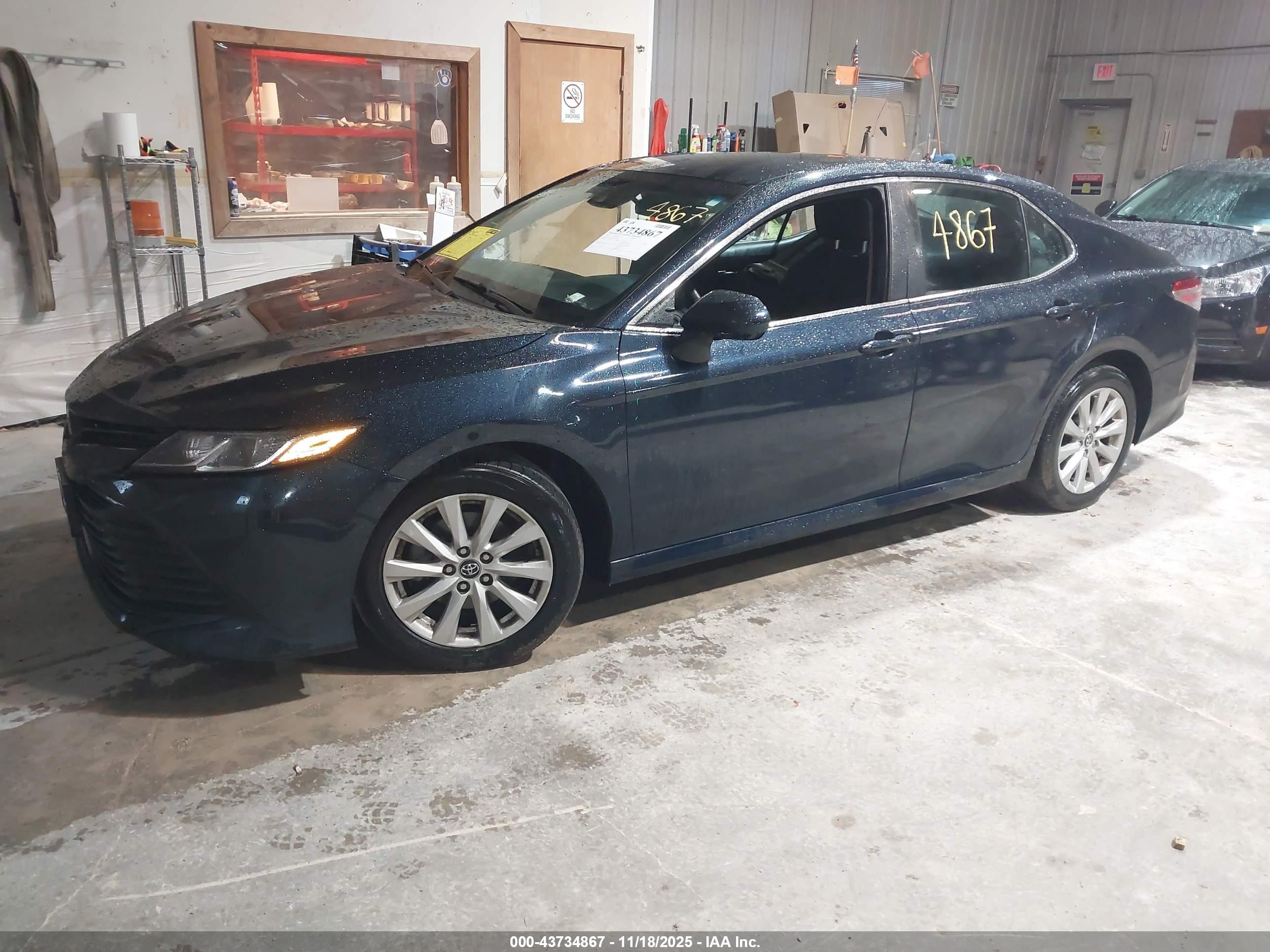 TOYOTA CAMRY image 2