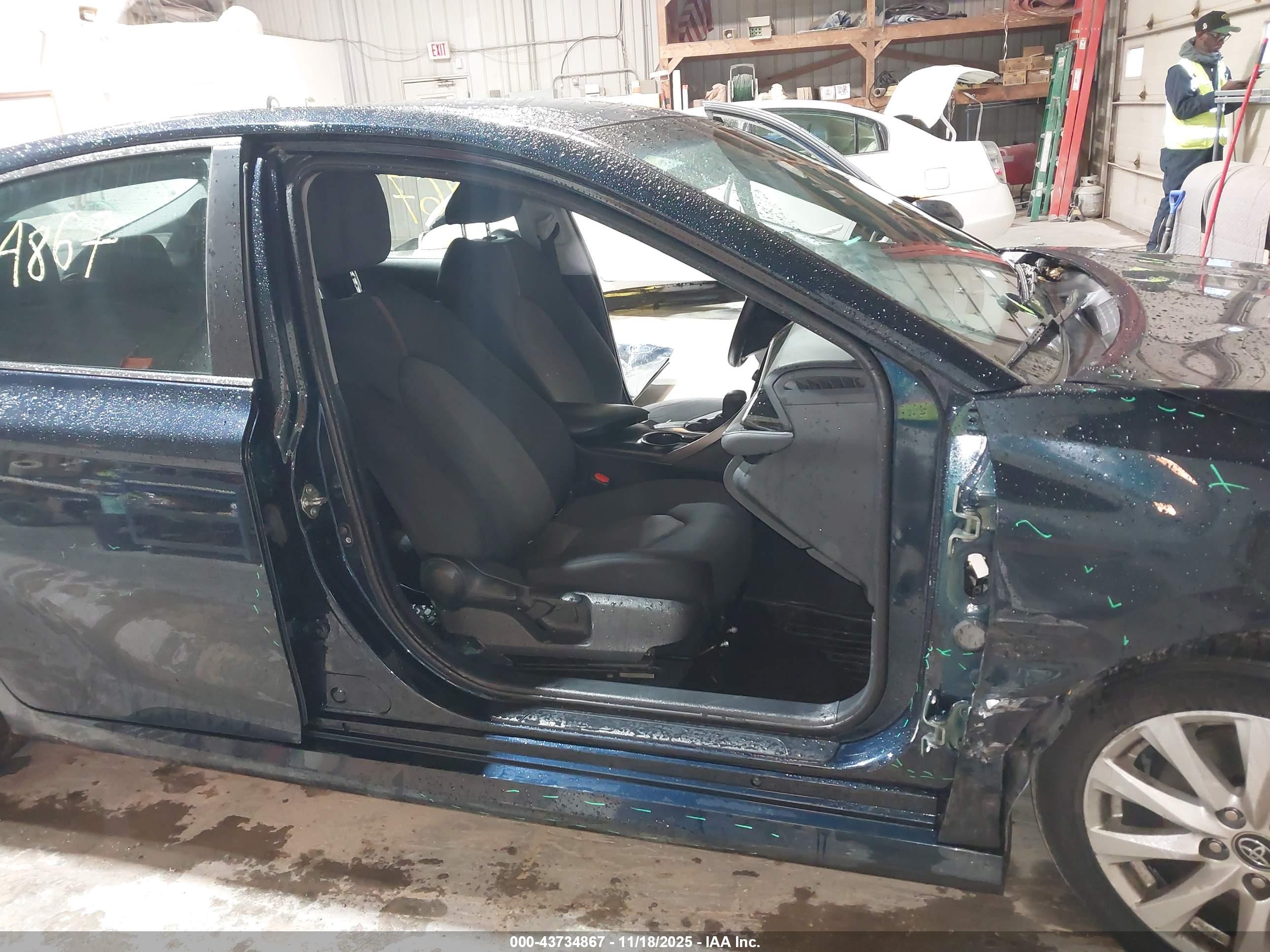 TOYOTA CAMRY image 6
