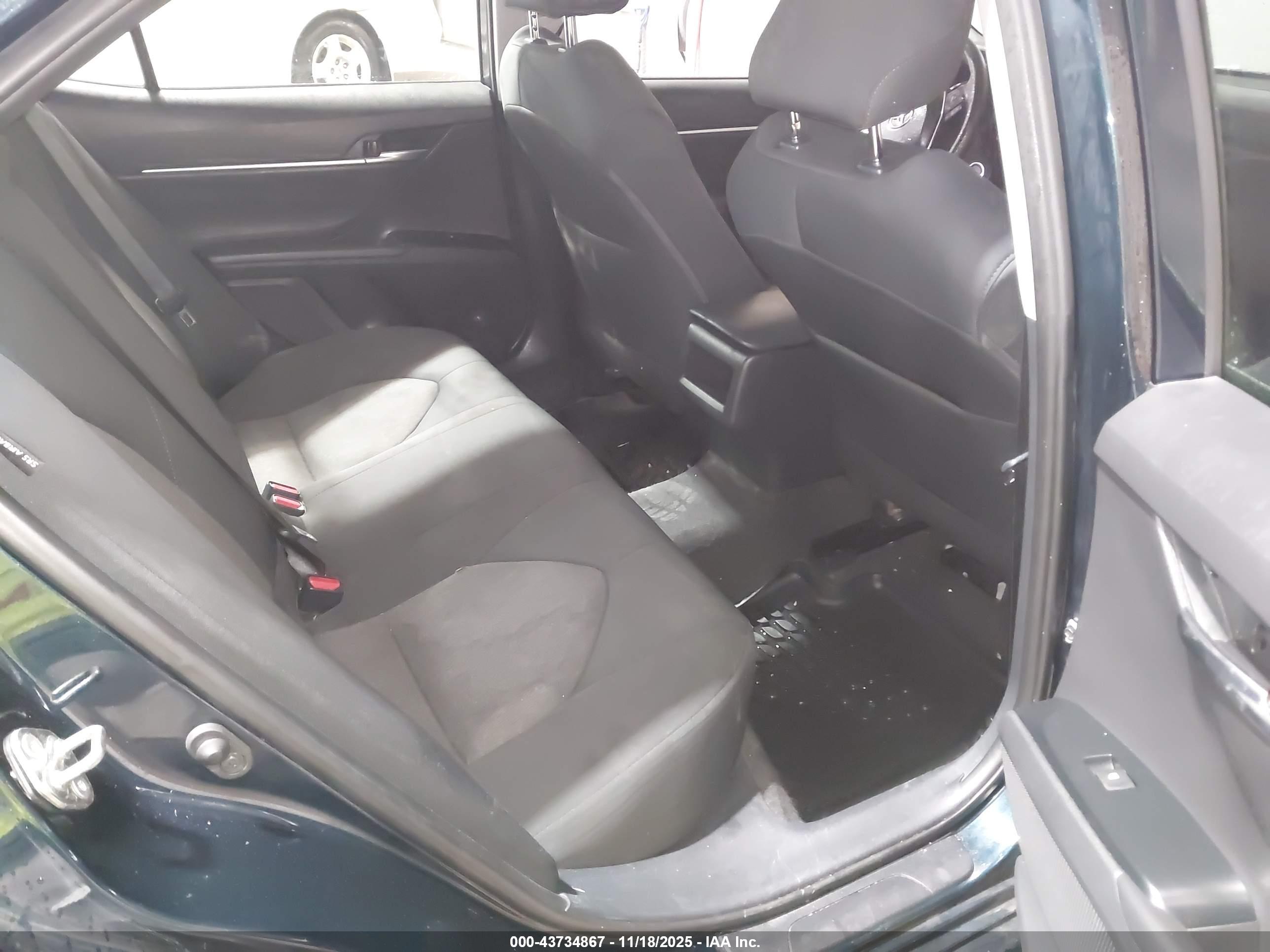 TOYOTA CAMRY image 8