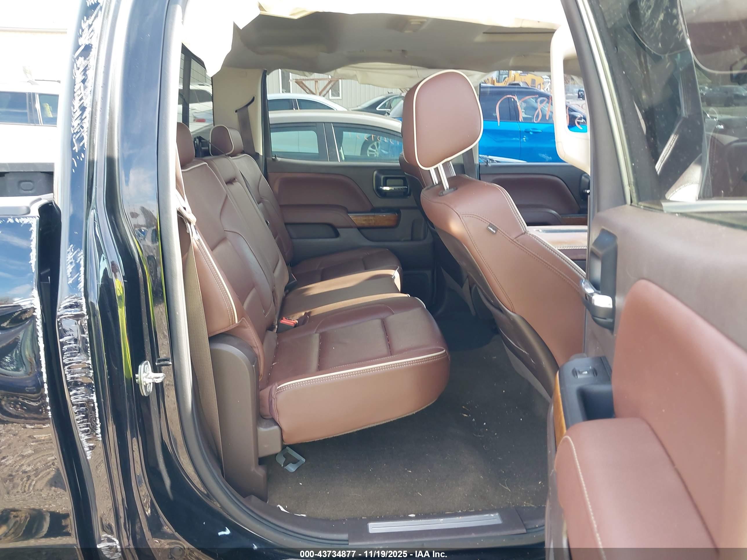 CHEVROLET SILVERADO image 8