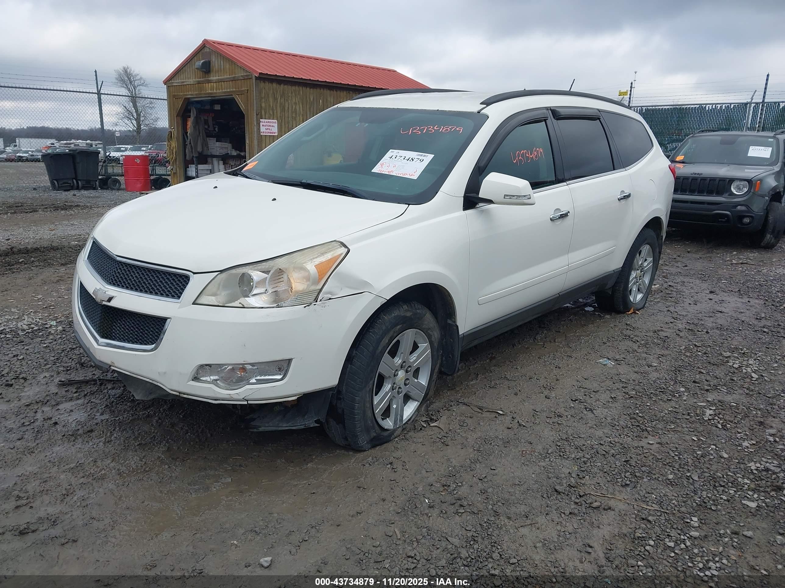 CHEVROLET TRAVERSE image 2