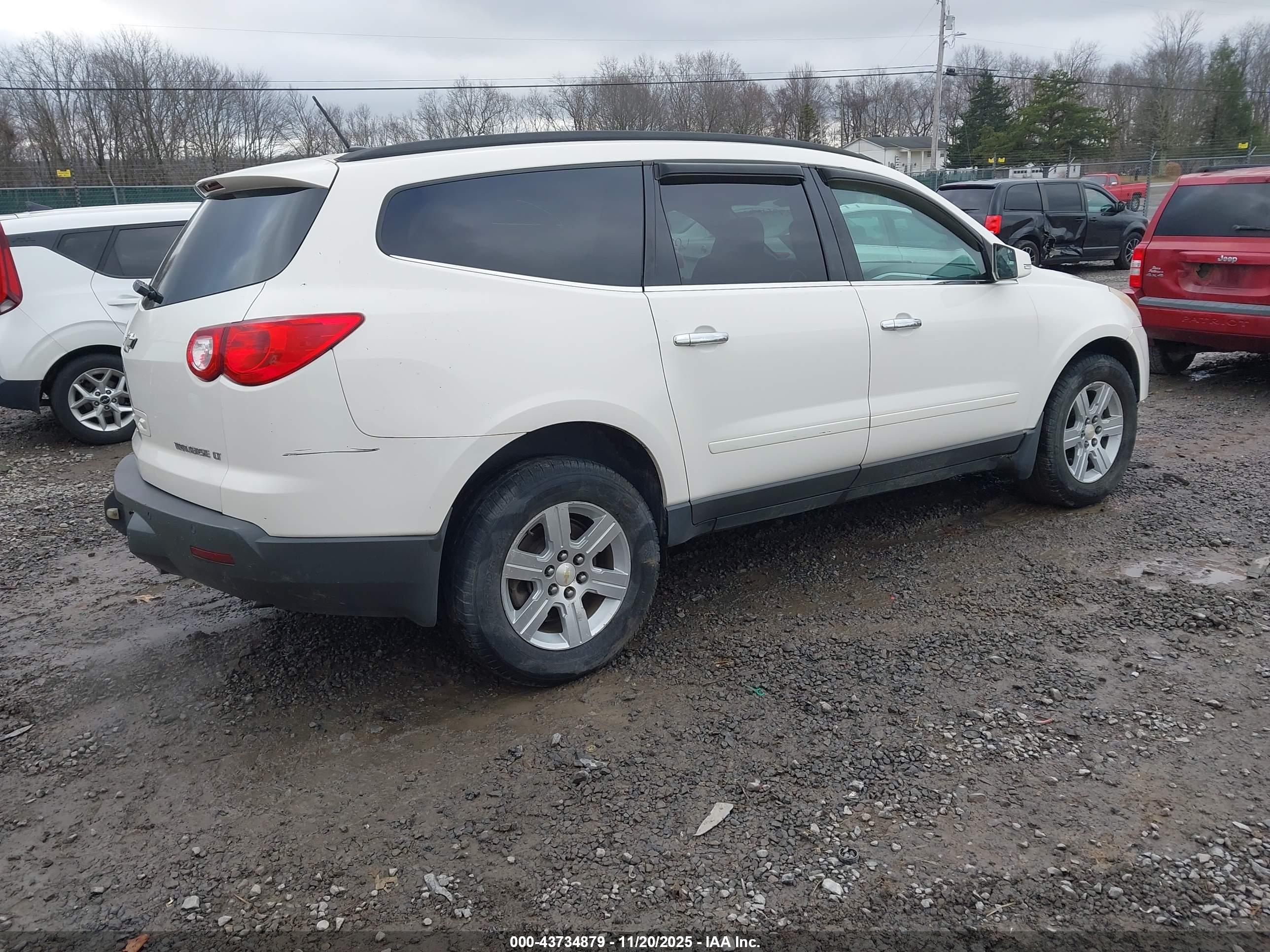 CHEVROLET TRAVERSE image 4