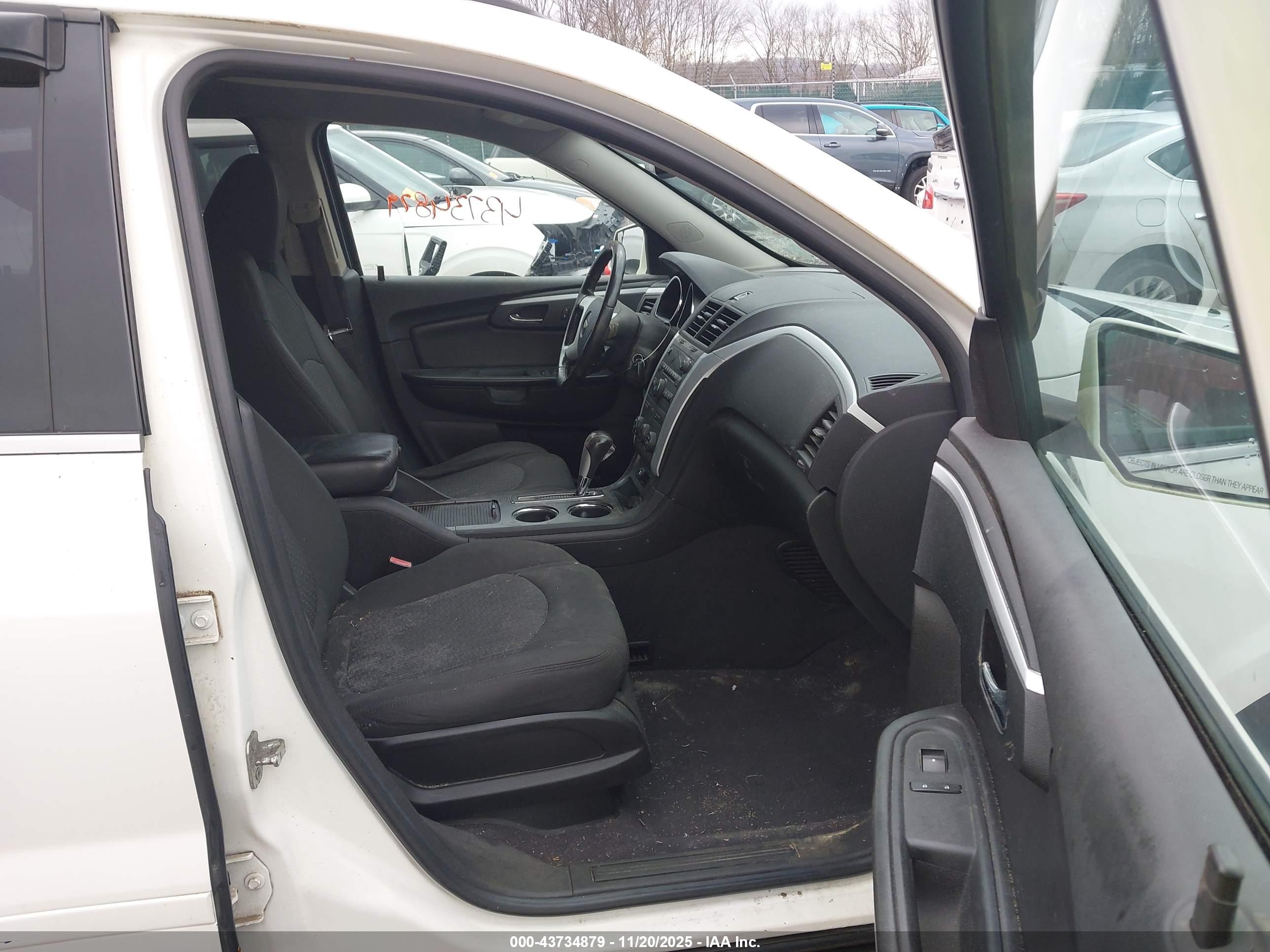 CHEVROLET TRAVERSE image 5