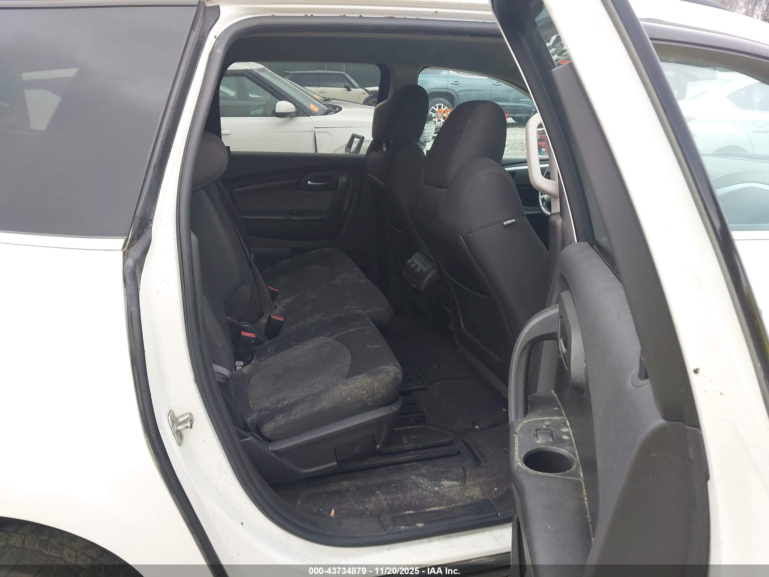 CHEVROLET TRAVERSE image 8