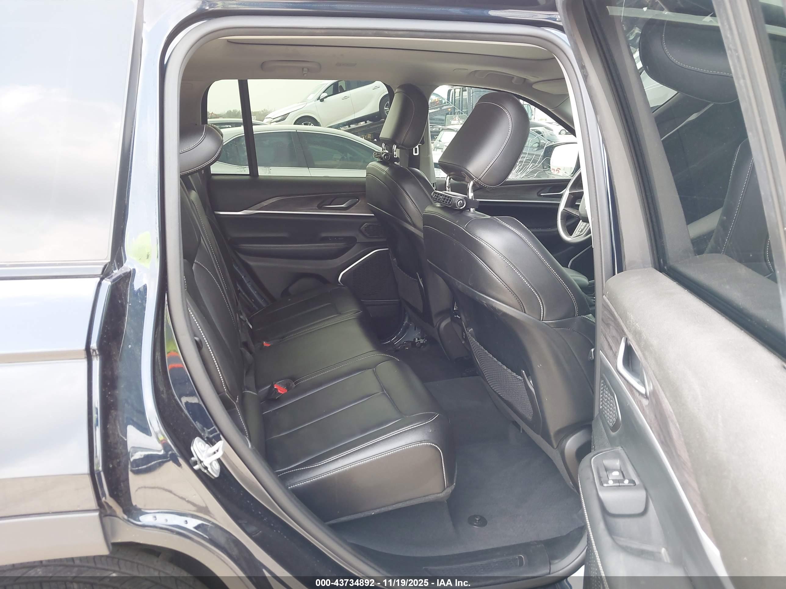 JEEP GRAND image 8